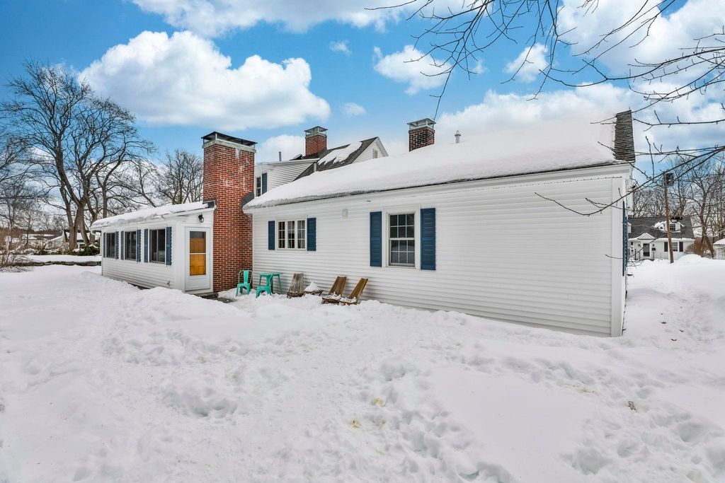 Photo of 10 Wood Street, Nashua, NH 03064 (MLS # 5076488)