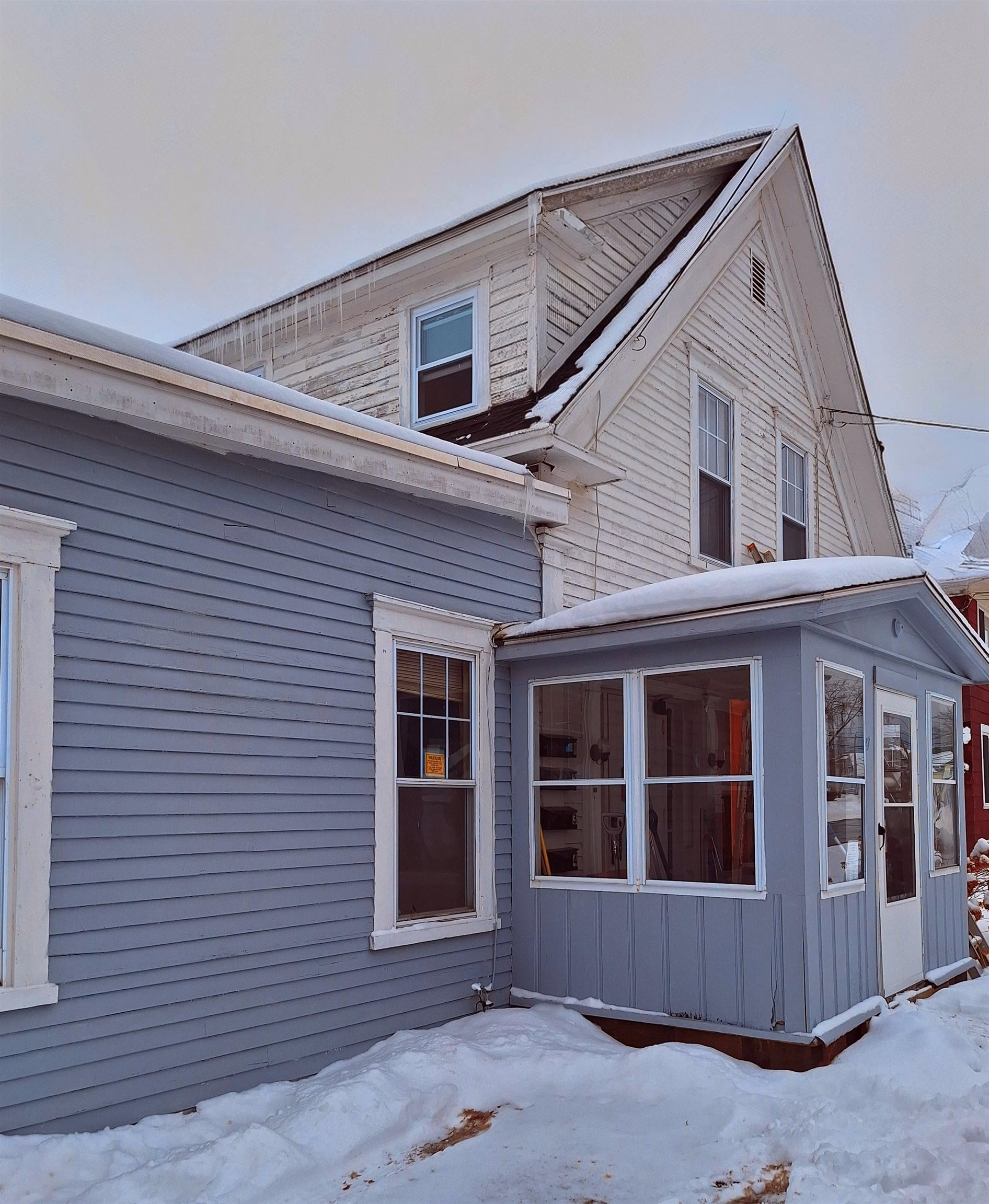 27 State Street M104 L285