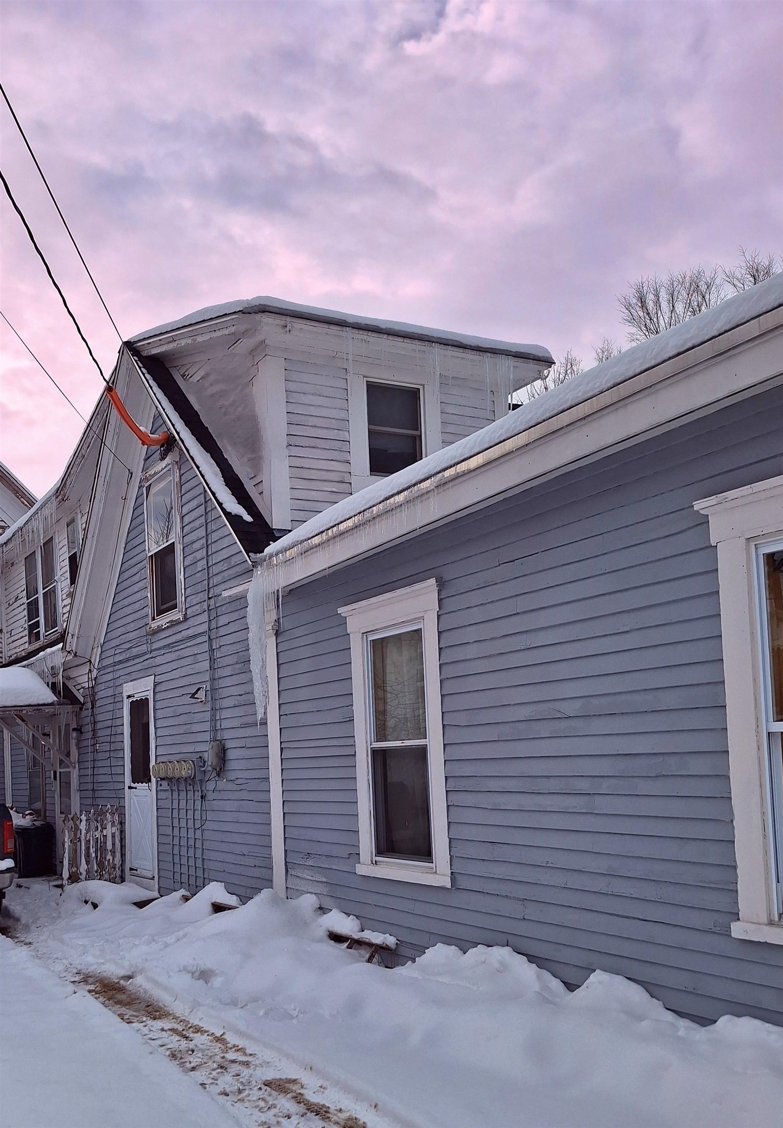 27 State Street M104 L285