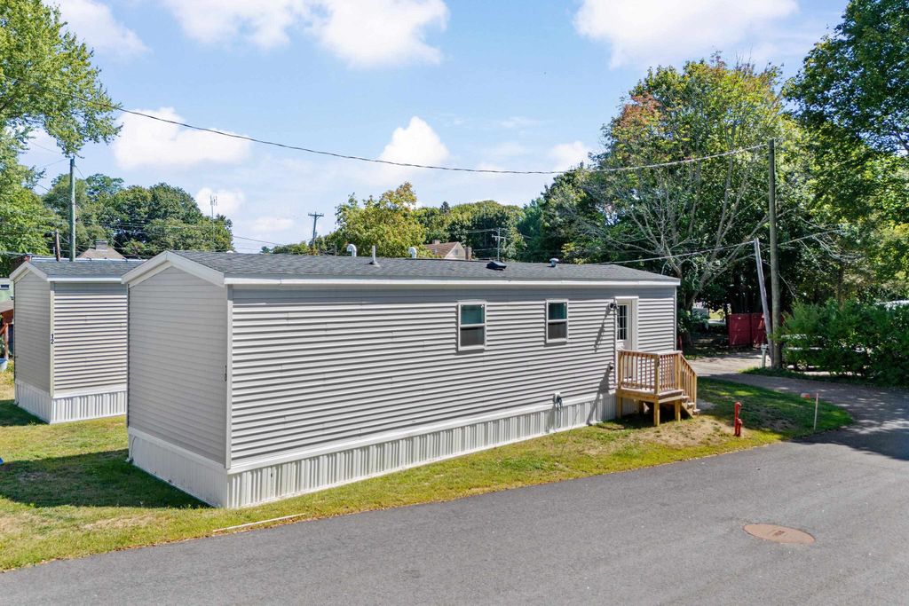 Photo of 1338 Woodbury Avenue #10, Portsmouth, NH 03801 (MLS # 5060298)