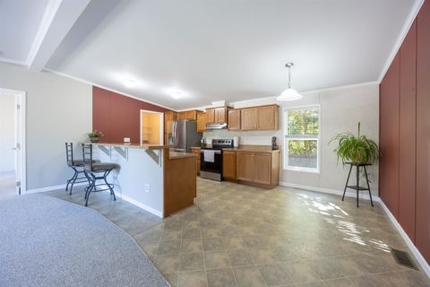 2 Elizabeth Drive Boscawen NH 03303