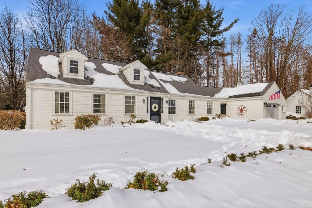 Photo of 5 Bayberry Lane, Exeter, NH 03833 (MLS # 5076110)