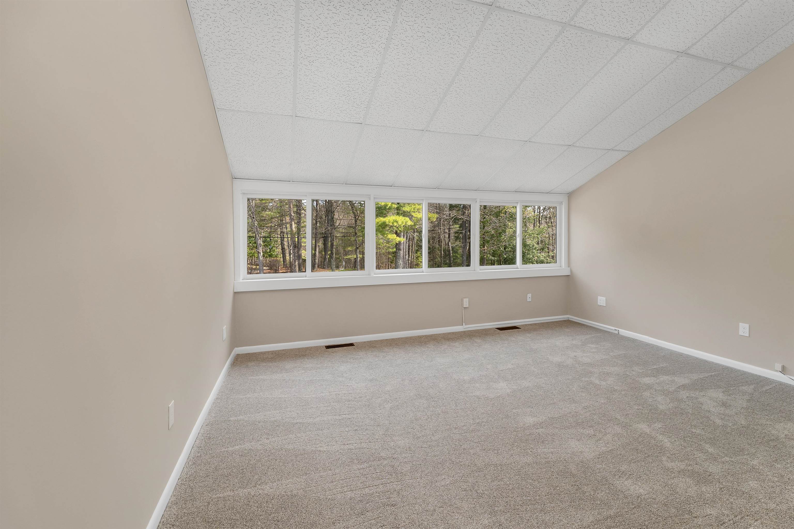 Sunapee, New Hampshire 03782, United States, 3 Bedrooms Bedrooms, ,3 BathroomsBathrooms,Residential,Active,120761