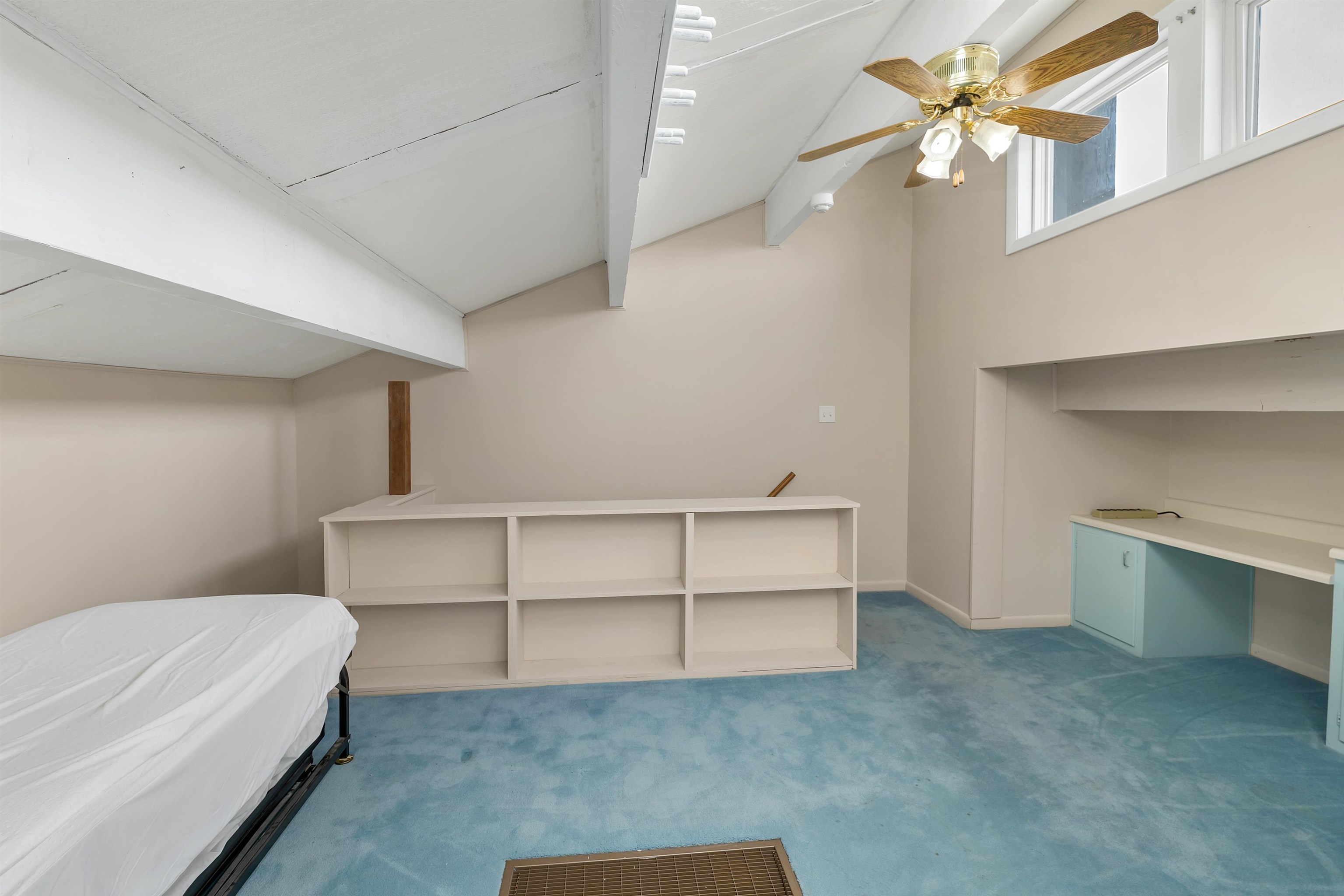 Sunapee, New Hampshire 03782, United States, 3 Bedrooms Bedrooms, ,3 BathroomsBathrooms,Residential,Active,120761