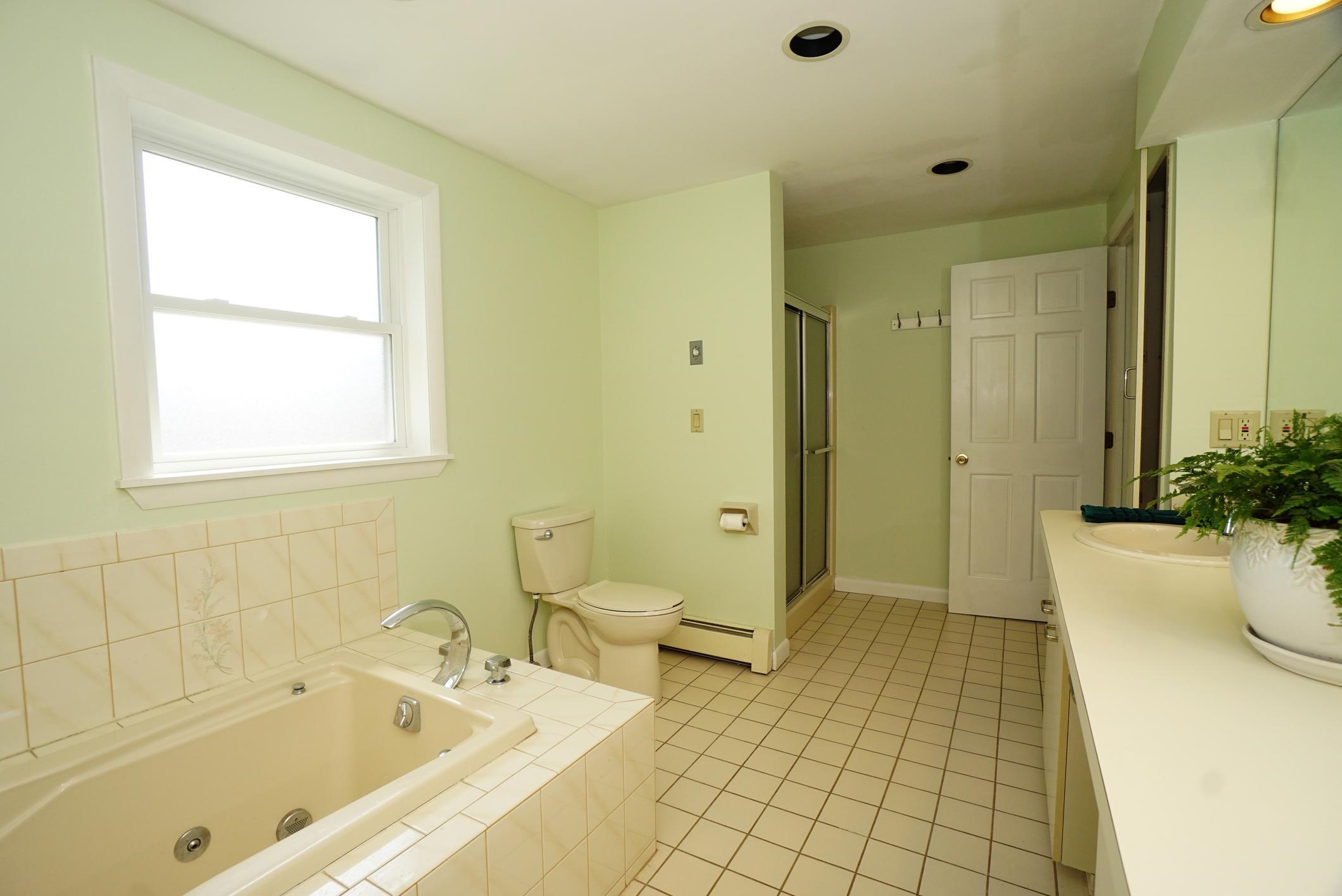 Belmont, New Hampshire 03220, United States, 3 Bedrooms Bedrooms, ,4 BathroomsBathrooms,Residential,Active,192360