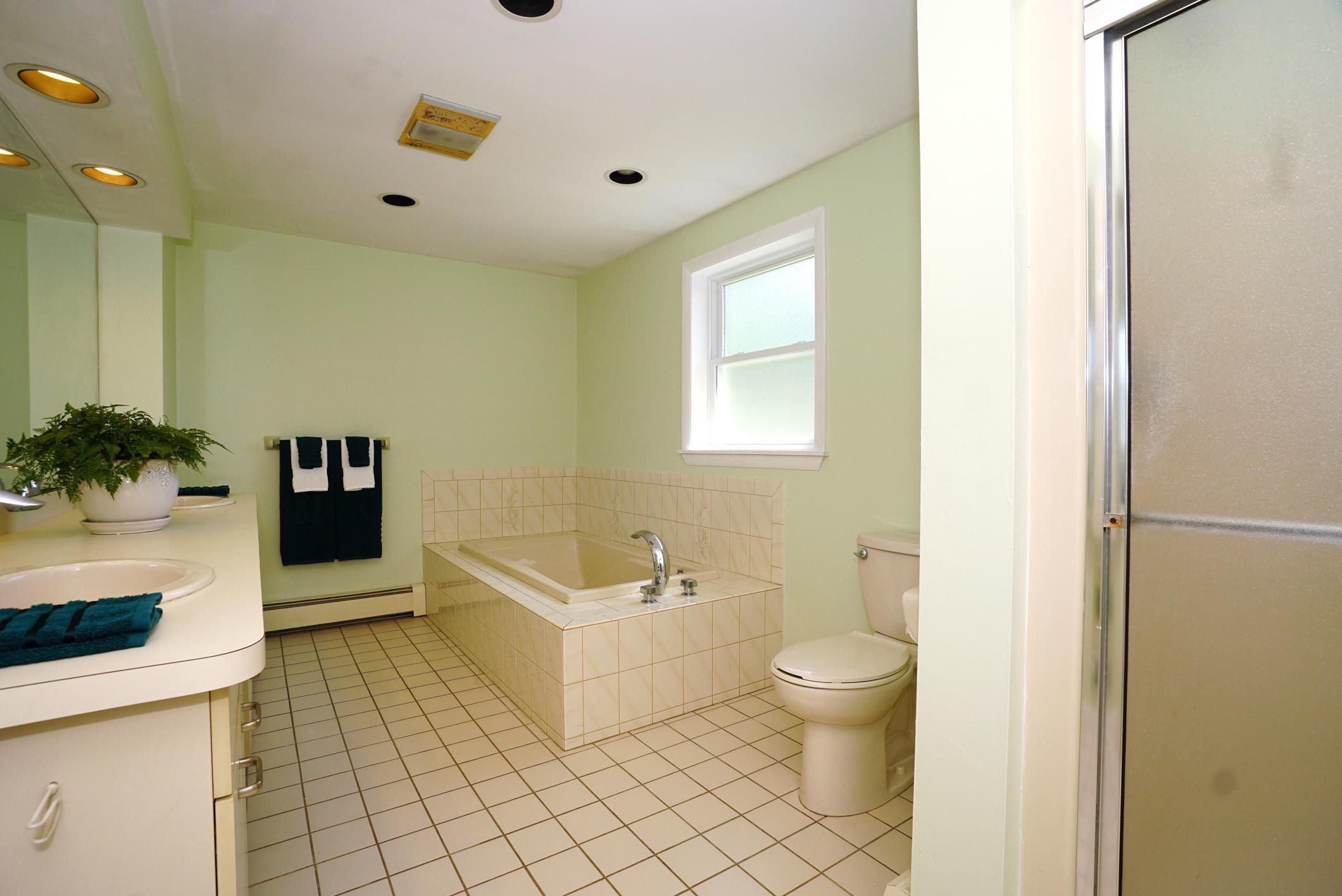 Belmont, New Hampshire 03220, United States, 3 Bedrooms Bedrooms, ,4 BathroomsBathrooms,Residential,Active,192360