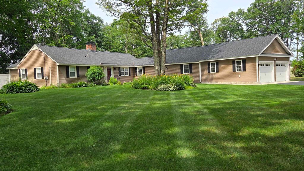 Photo of 492 Woodlawn Ridge Road, Pembroke, NH 03275 (MLS # 5062601)