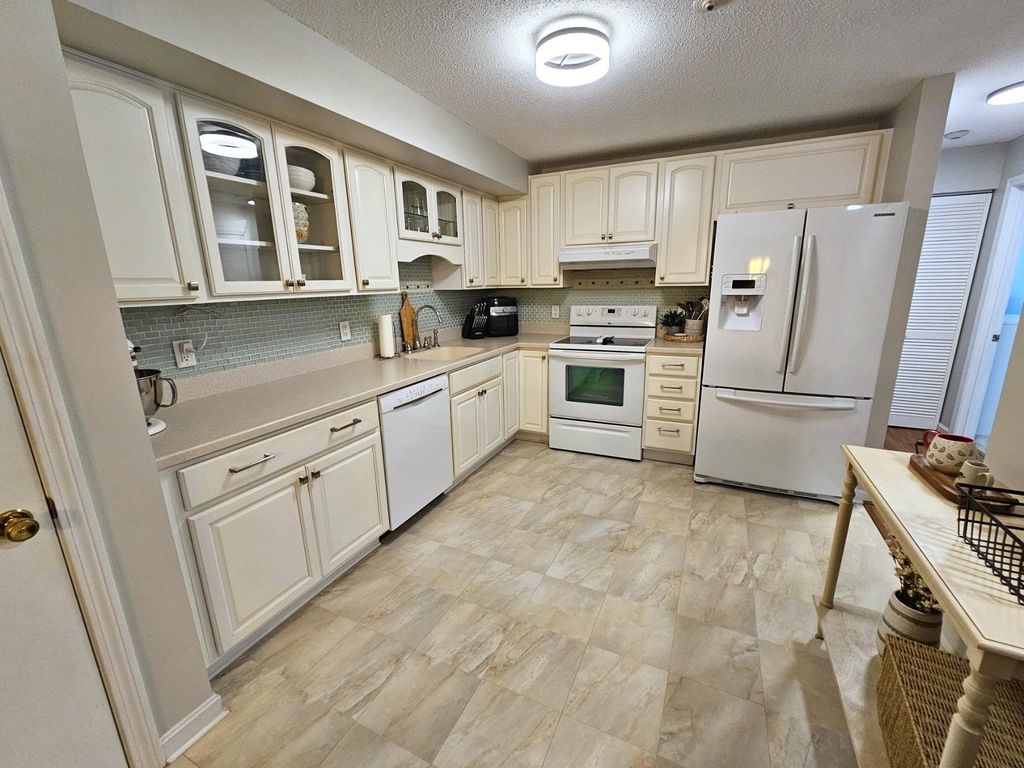 Photo of 130 Endicott Street #104, Laconia, NH 03246 (MLS # 5069702)