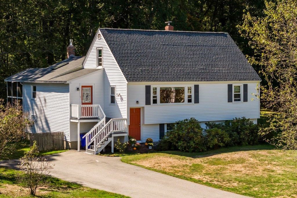 Photo of 11 Crawford Avenue, Exeter, NH 03833 (MLS # 5062385)