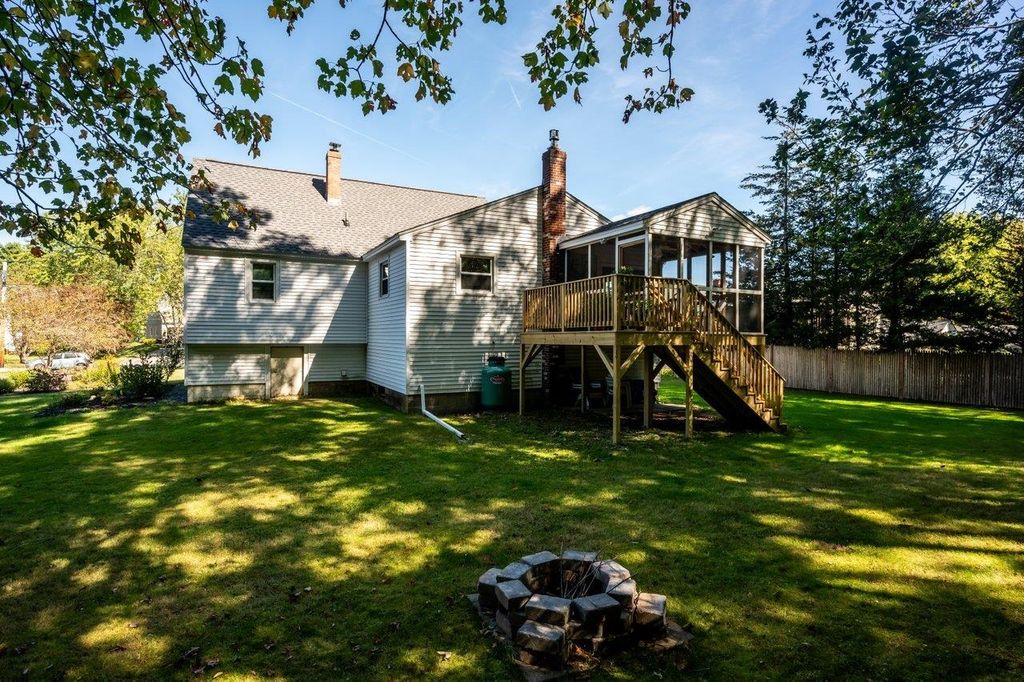 Photo of 11 Crawford Avenue, Exeter, NH 03833 (MLS # 5062385)