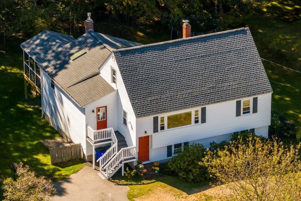 Photo of 11 Crawford Avenue, Exeter, NH 03833 (MLS # 5062385)