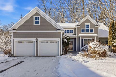 Photo of 21 Parkman Brook Lane, Stratham, NH 03885 (MLS # 5074627)