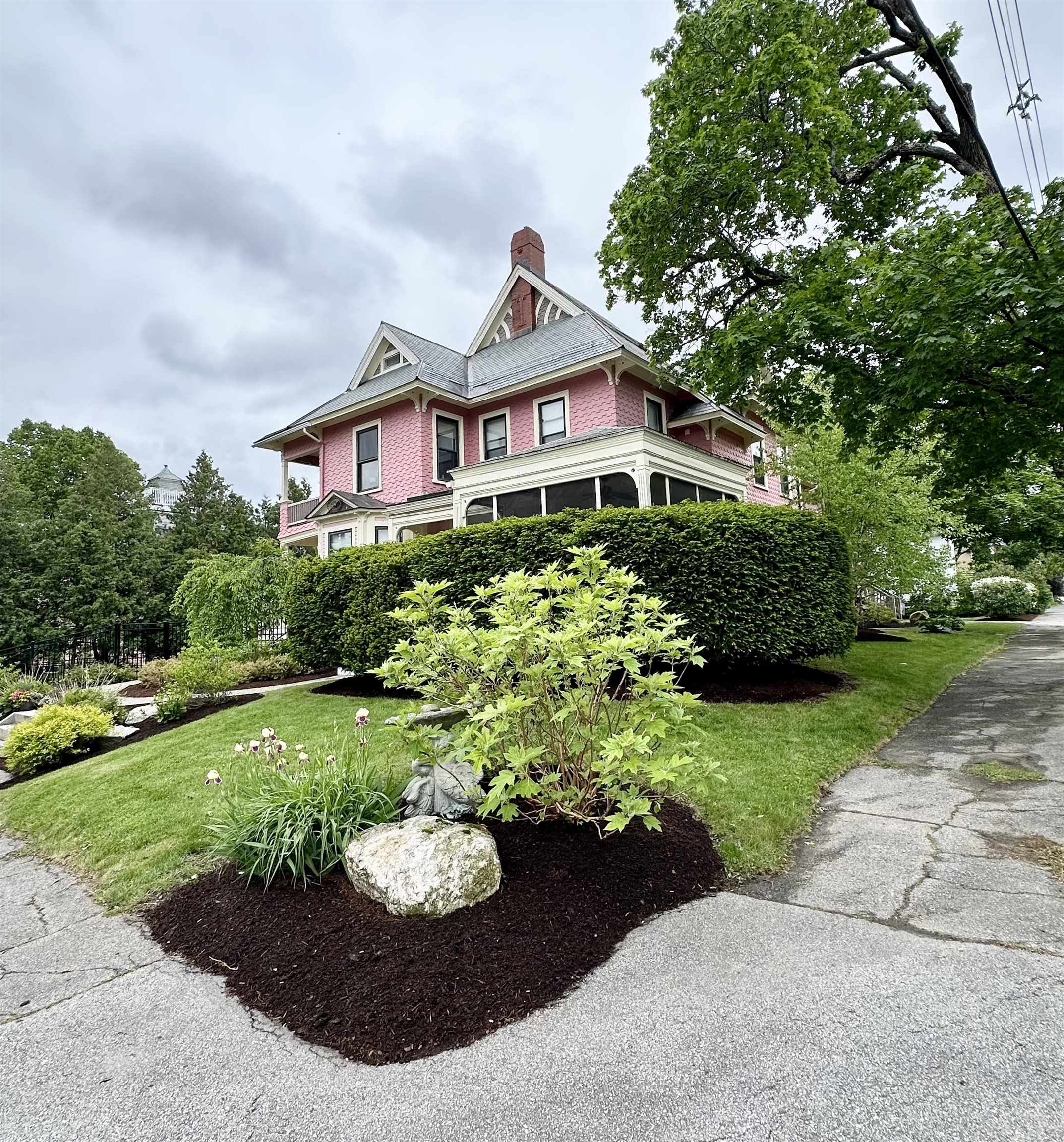 Manchester, New Hampshire 03104, United States, 3 Bedrooms Bedrooms, ,2 BathroomsBathrooms,Residential,Active,125291