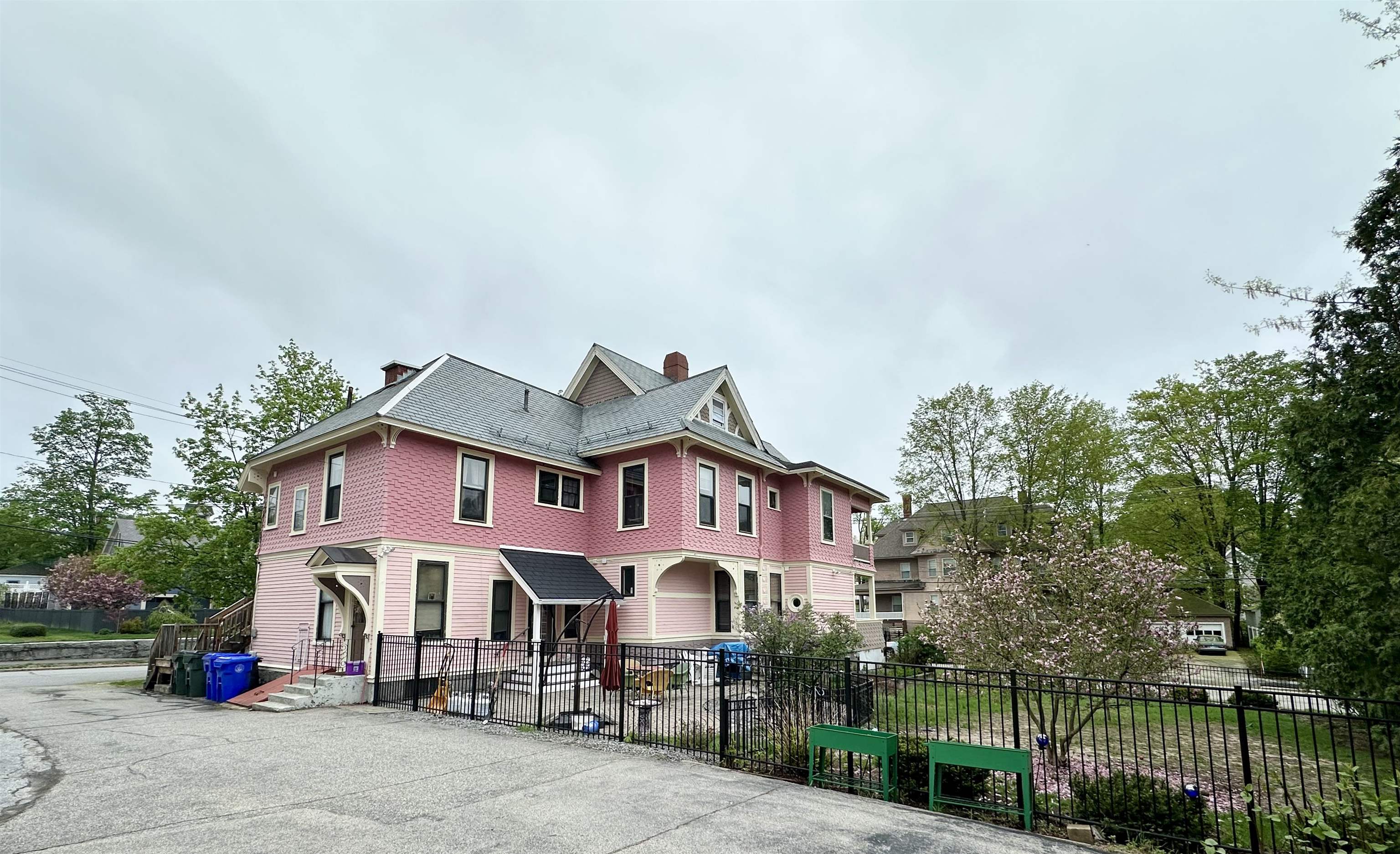 Manchester, New Hampshire 03104, United States, 3 Bedrooms Bedrooms, ,2 BathroomsBathrooms,Residential,Active,125291