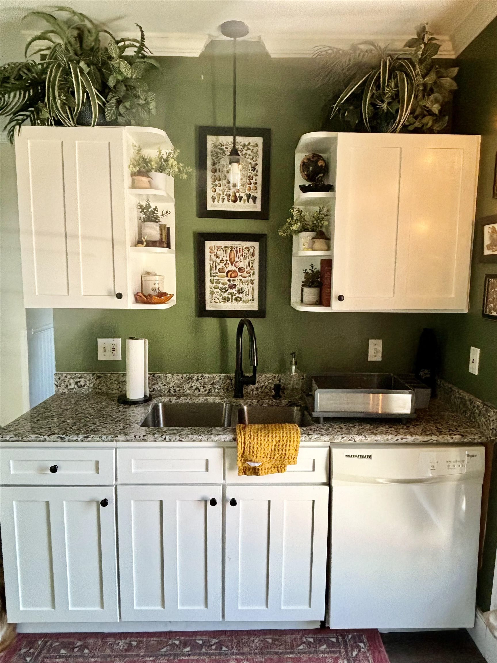 Manchester, New Hampshire 03104, United States, 3 Bedrooms Bedrooms, ,2 BathroomsBathrooms,Residential,Active,125291