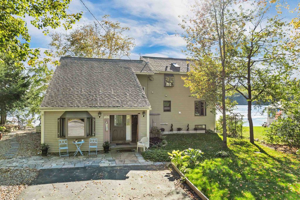 Photo of 30 Holiday Shore Road, Dunbarton, NH 03046 (MLS # 5063908)
