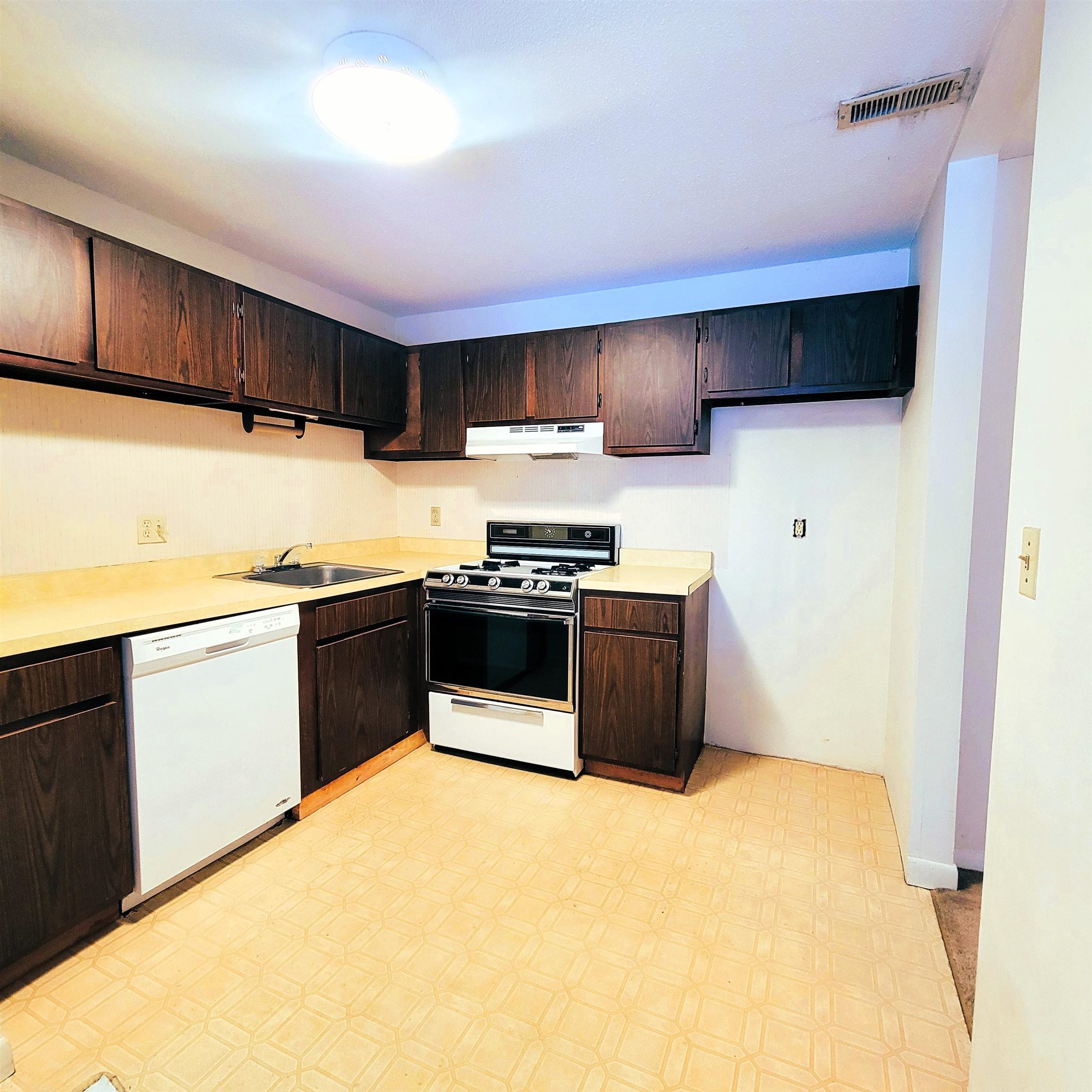 5 Brookside Drive 9
