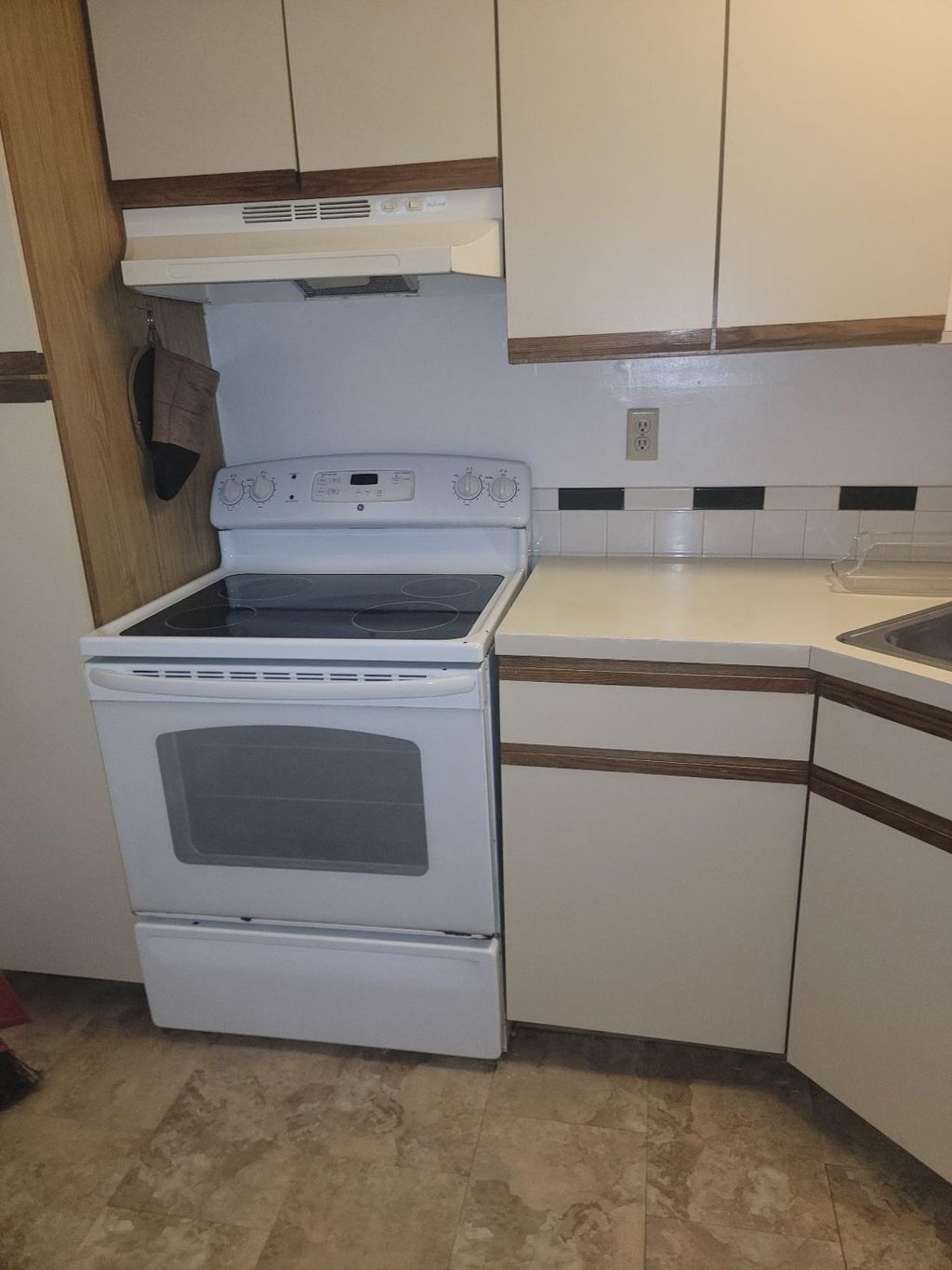 Photo of 117 Cluff Crossing Road #7, Salem, NH 03079 (MLS # 5066869)