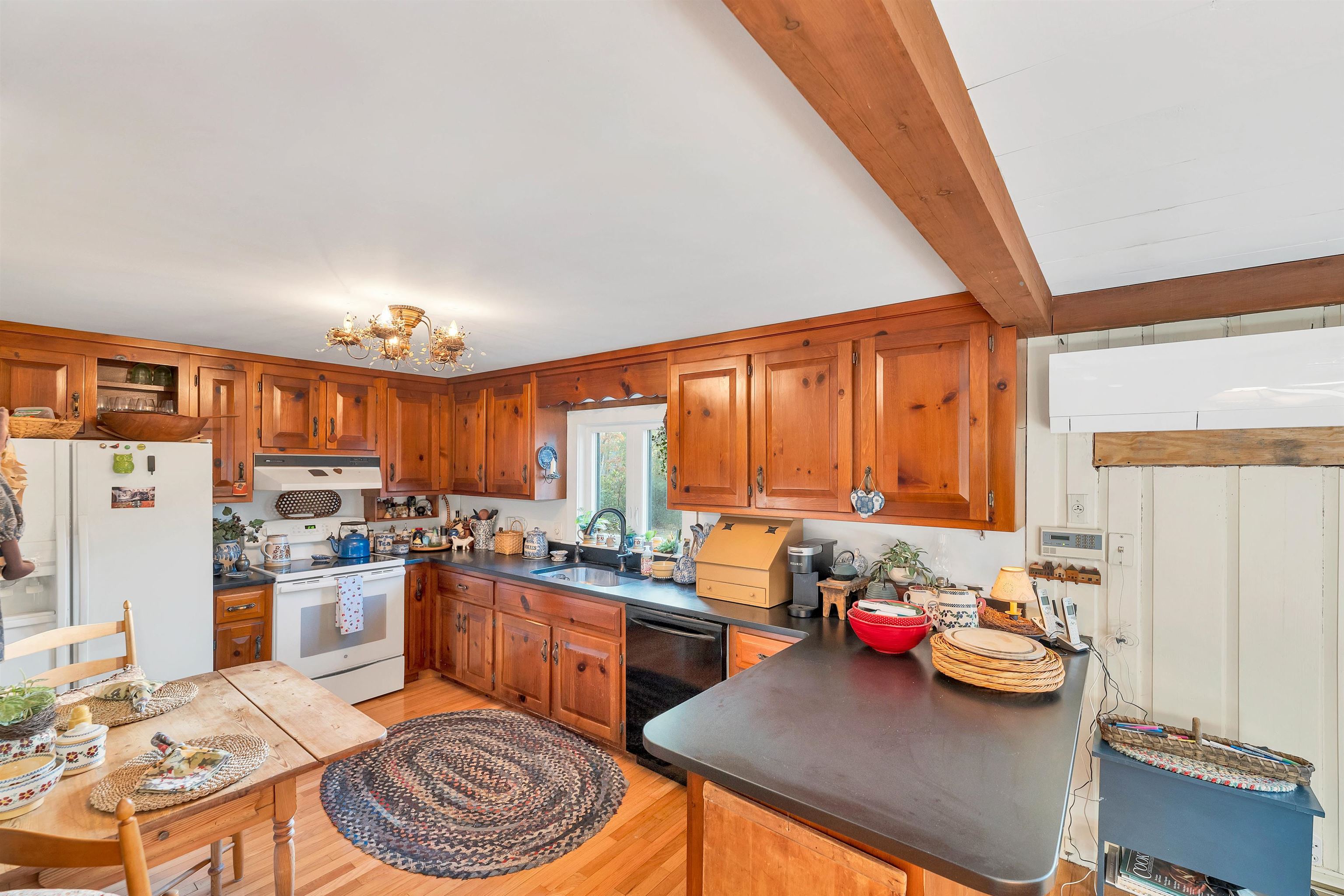 Plaistow, New Hampshire 03865, United States, 3 Bedrooms Bedrooms, ,2 BathroomsBathrooms,Residential,Pending,21025