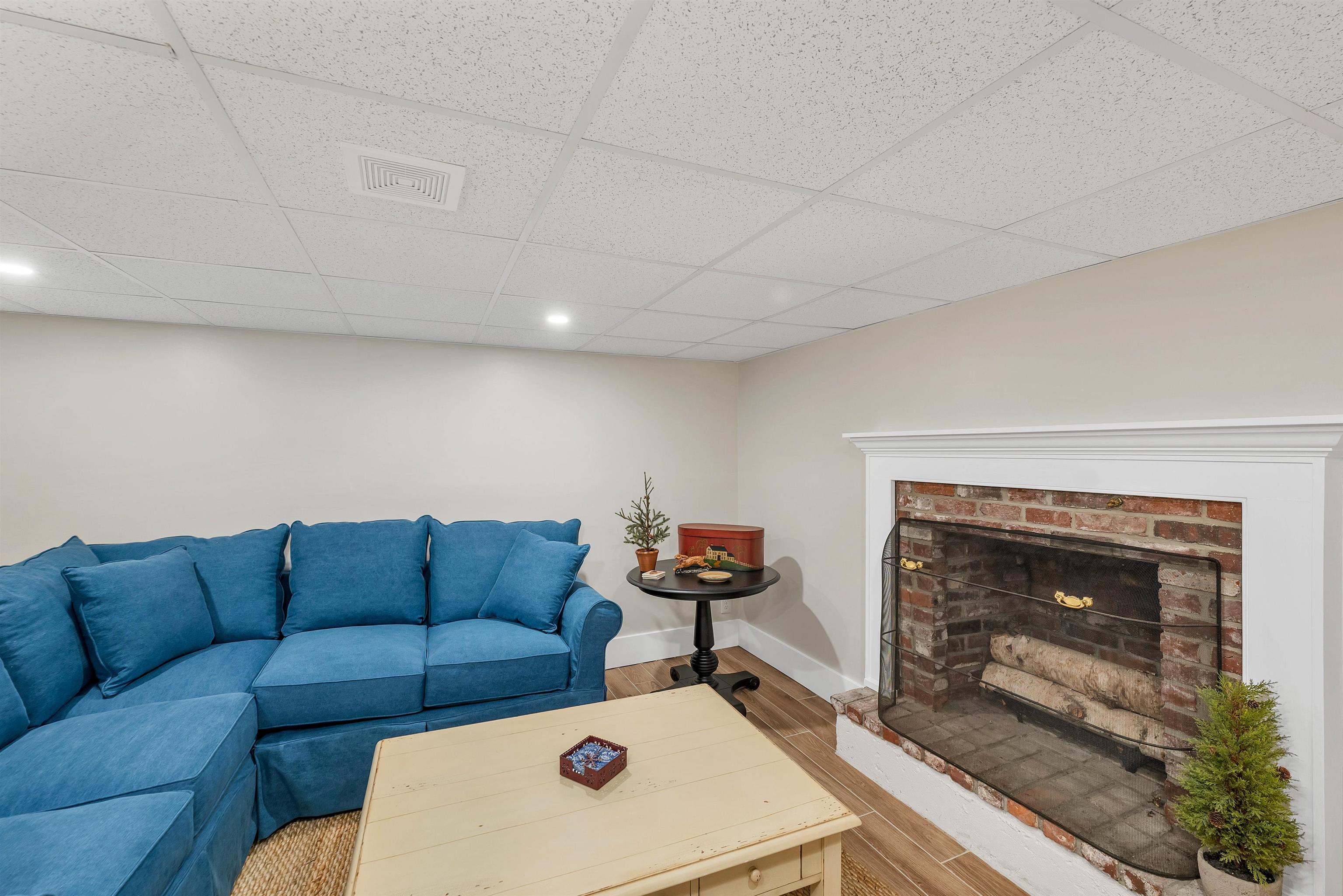 Plaistow, New Hampshire 03865, United States, 3 Bedrooms Bedrooms, ,2 BathroomsBathrooms,Residential,Pending,21025