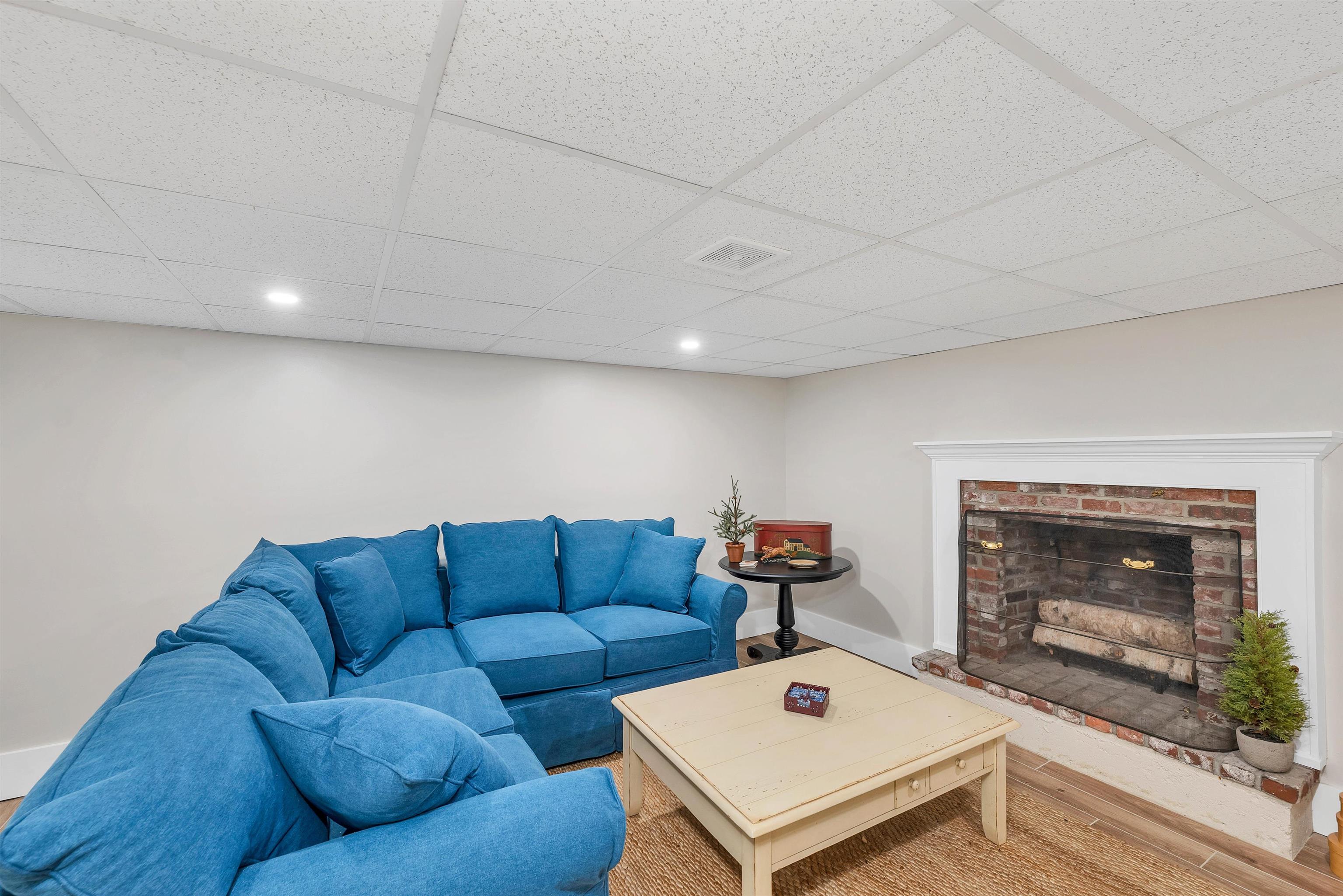 Plaistow, New Hampshire 03865, United States, 3 Bedrooms Bedrooms, ,2 BathroomsBathrooms,Residential,Pending,21025