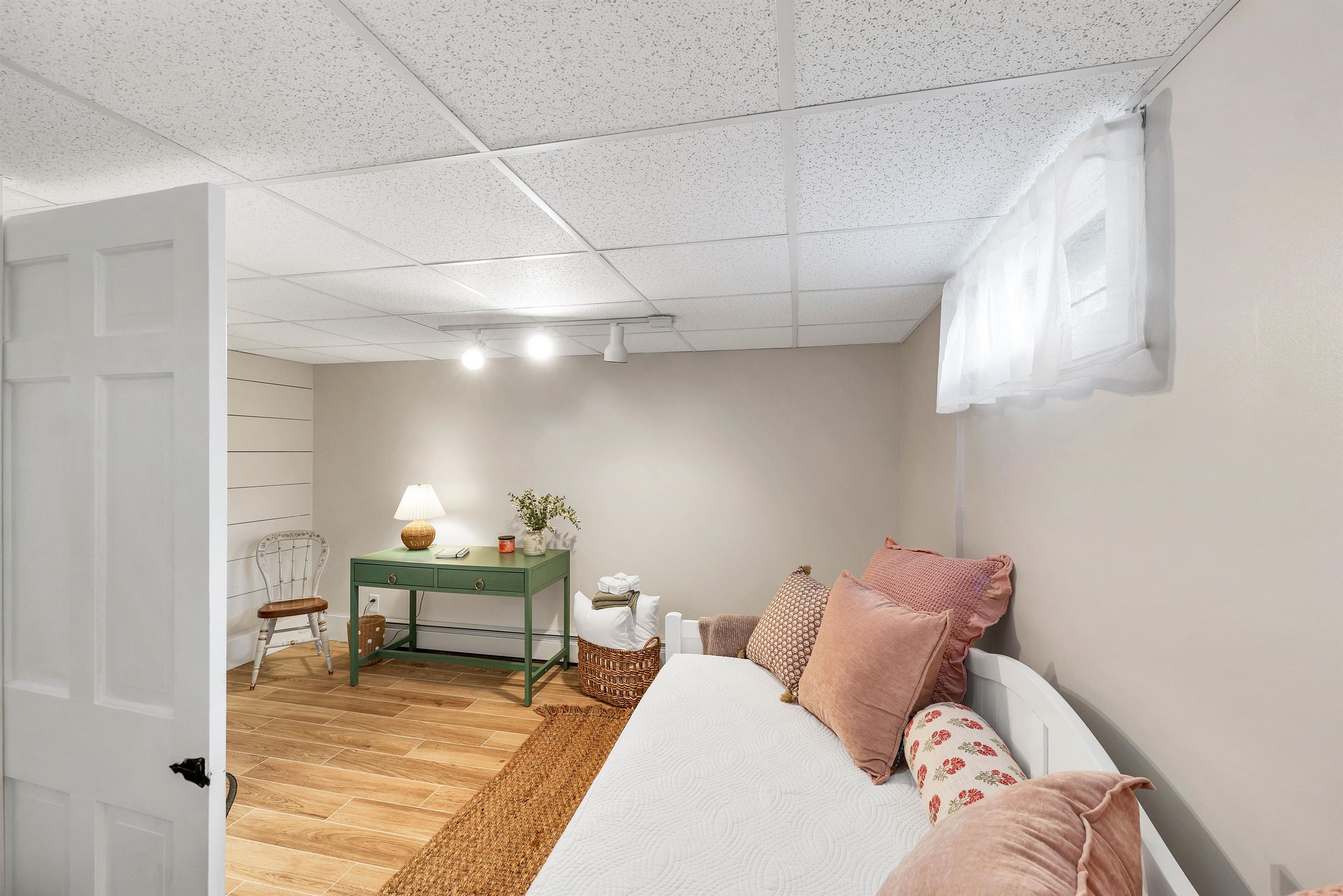 Plaistow, New Hampshire 03865, United States, 3 Bedrooms Bedrooms, ,2 BathroomsBathrooms,Residential,Pending,21025