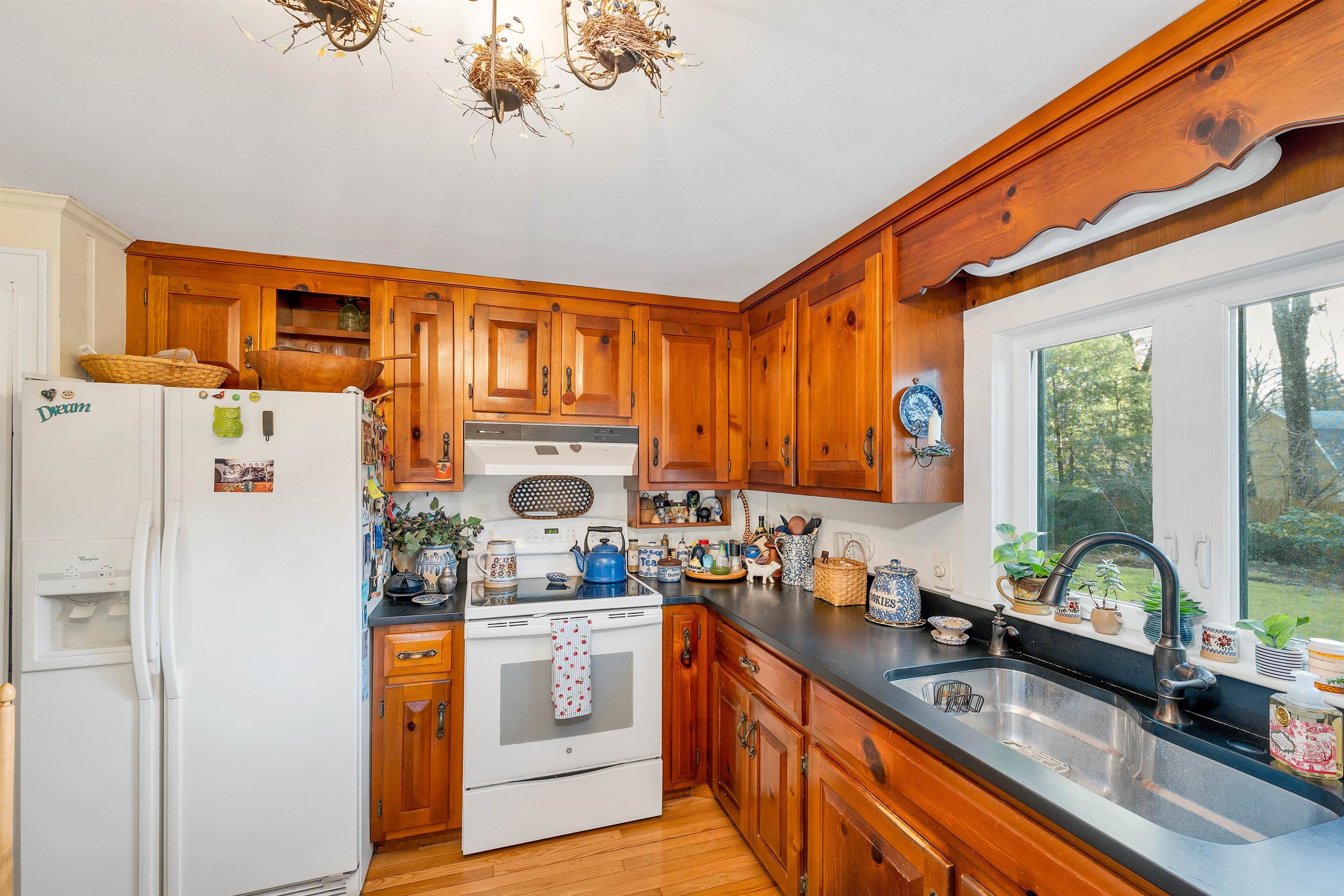 Plaistow, New Hampshire 03865, United States, 3 Bedrooms Bedrooms, ,2 BathroomsBathrooms,Residential,Pending,21025