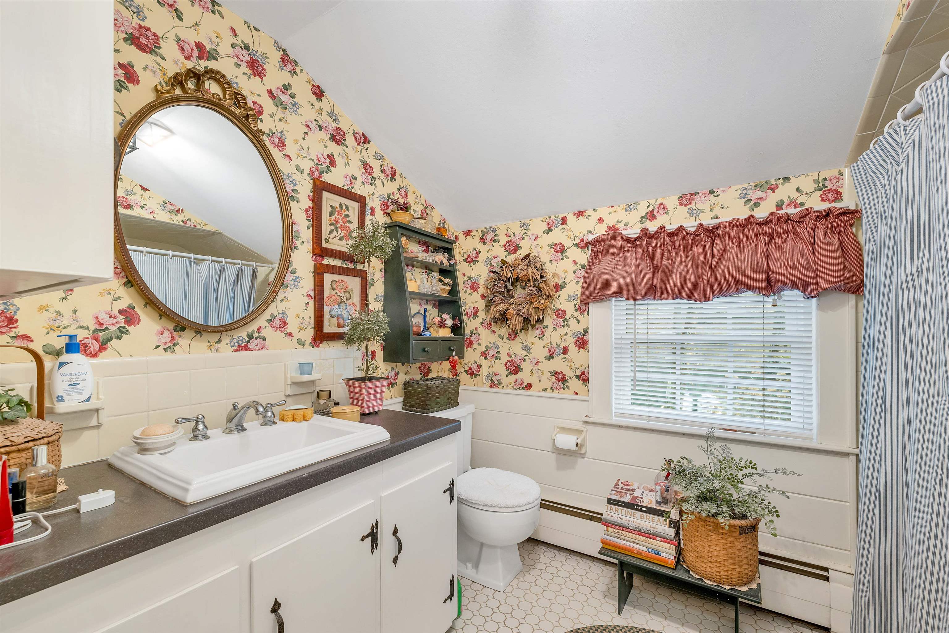 Plaistow, New Hampshire 03865, United States, 3 Bedrooms Bedrooms, ,2 BathroomsBathrooms,Residential,Pending,21025