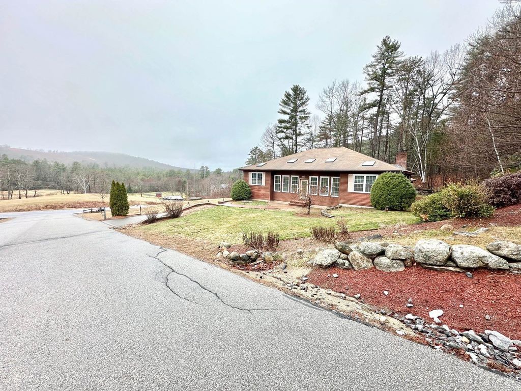 Photo of 7 Rainbow Drive, Goffstown, NH 03045 (MLS # 5082684)