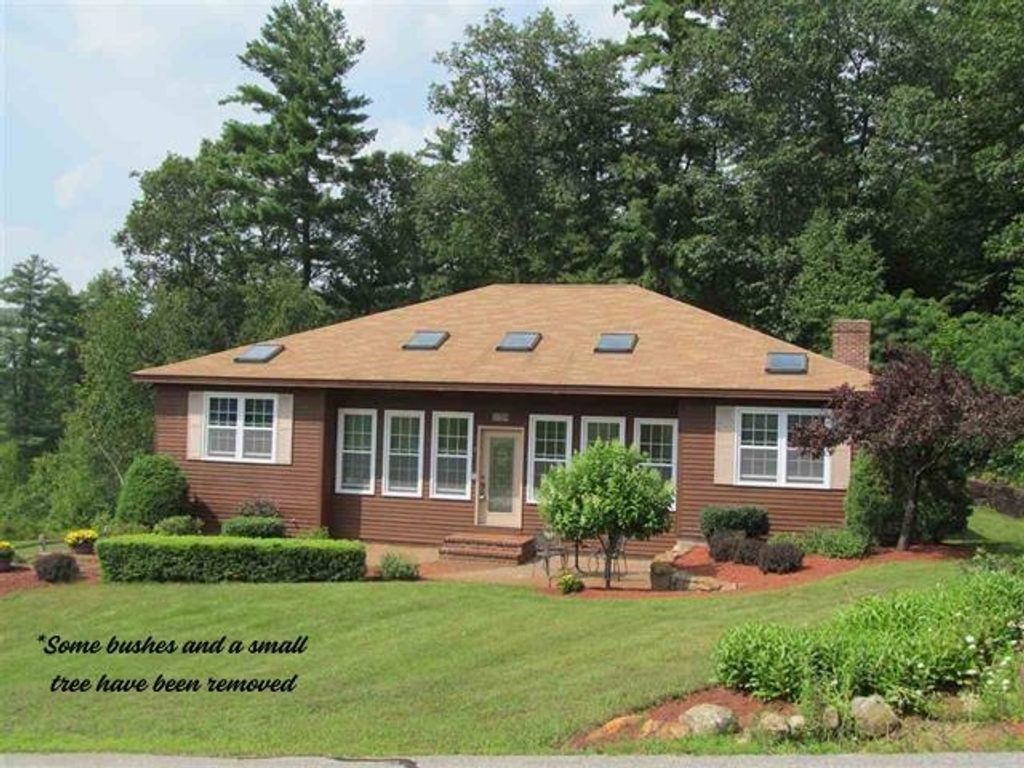 Photo of 7 Rainbow Drive, Goffstown, NH 03045 (MLS # 5082684)