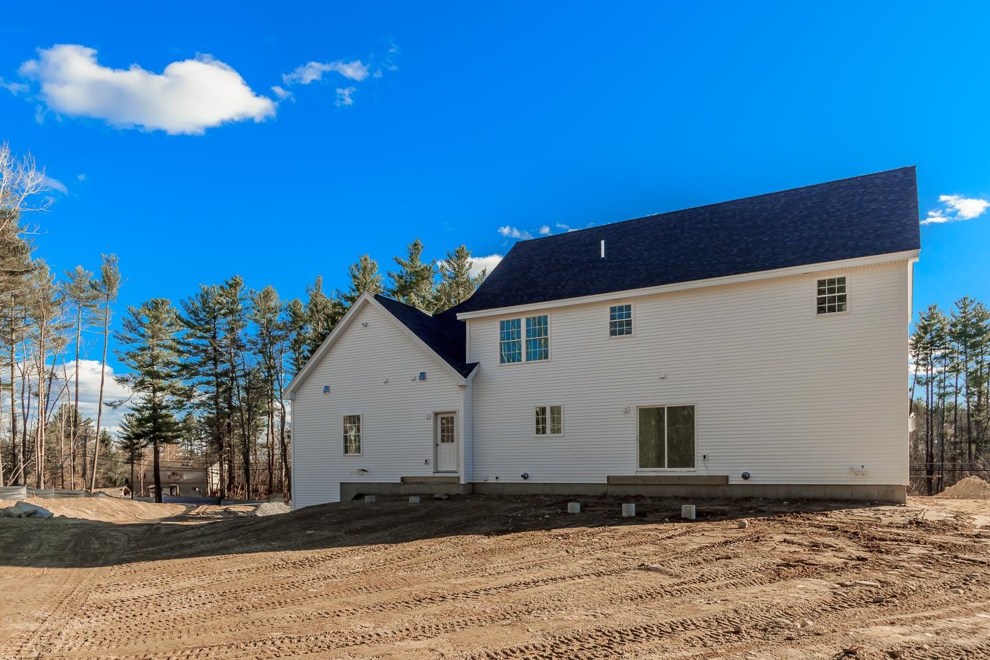 Londonderry, New Hampshire 03053, United States, 5 Bedrooms Bedrooms, ,4 BathroomsBathrooms,Residential,Active,12907