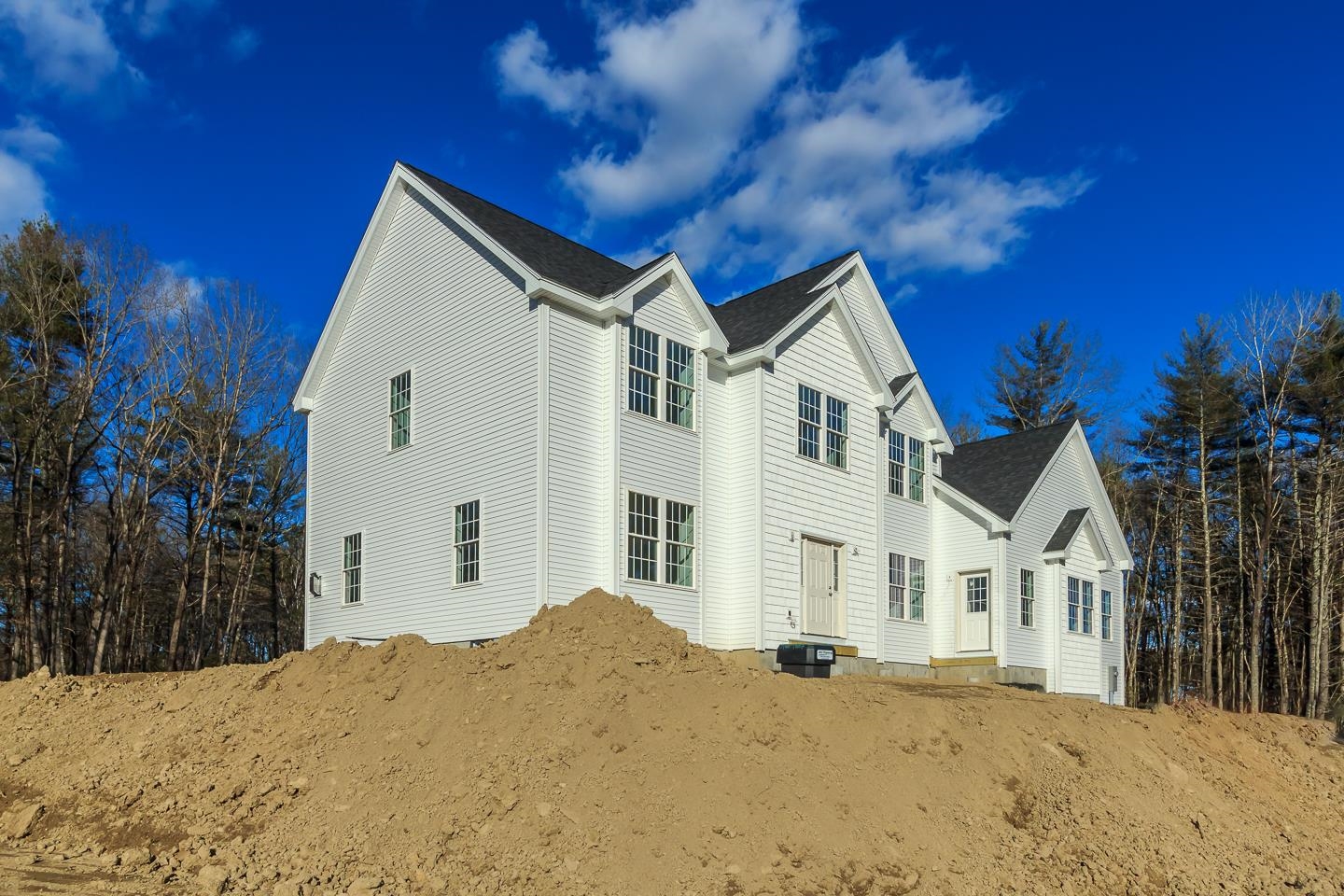Londonderry, New Hampshire 03053, United States, 5 Bedrooms Bedrooms, ,4 BathroomsBathrooms,Residential,Active,12907