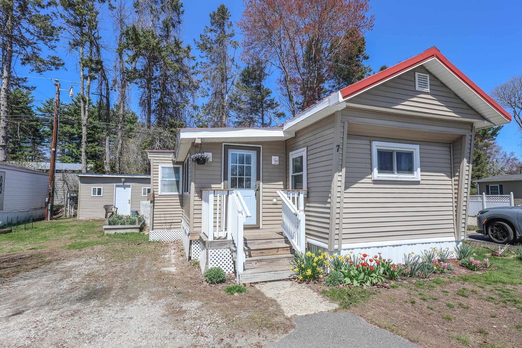 Photo of 7 Grenier Boulevard, Londonderry, NH 03053 (MLS # 5085909)