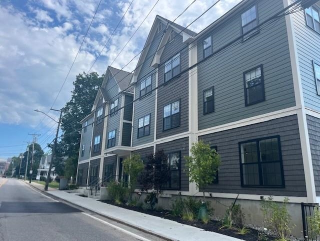 725 Central Avenue LL03