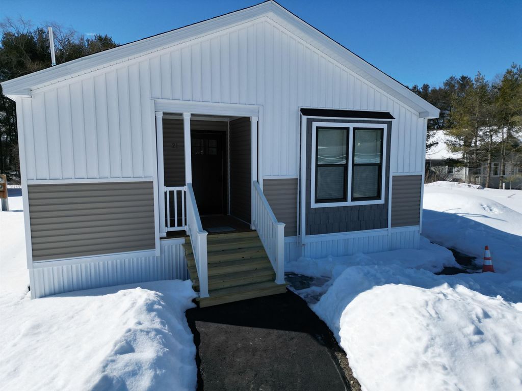 Photo of 21 Shawn Avenue, Nashua, NH 03062 (MLS # 5077350)