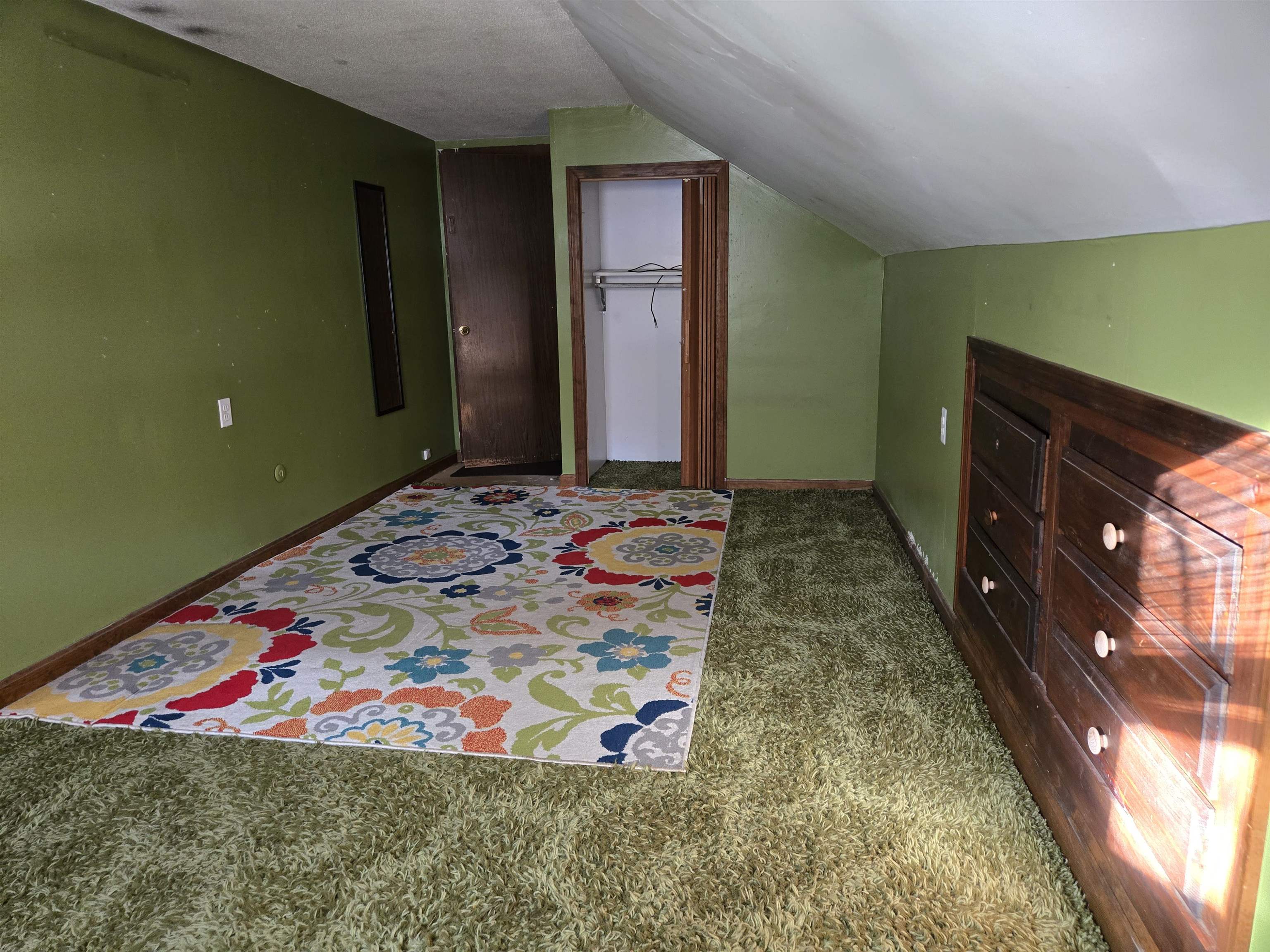 Merrimack, New Hampshire 03054, United States, 4 Bedrooms Bedrooms, ,1 BathroomBathrooms,Residential,Active,255063