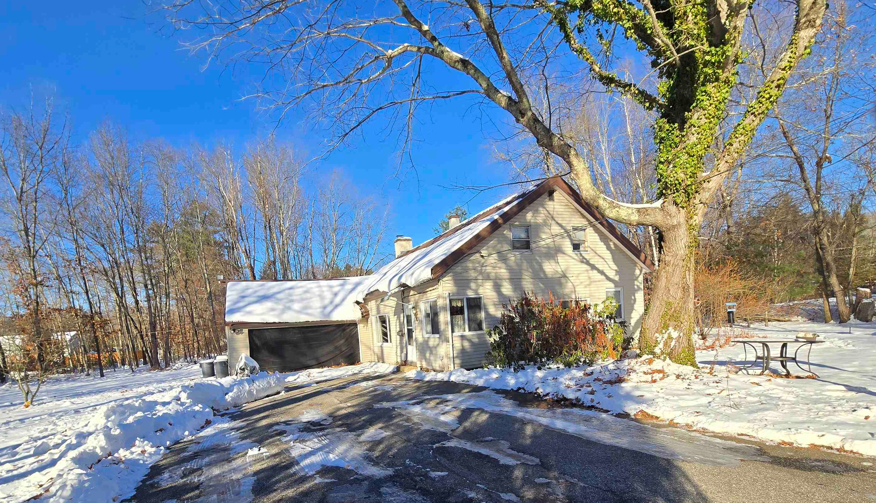 Merrimack, New Hampshire 03054, United States, 4 Bedrooms Bedrooms, ,1 BathroomBathrooms,Residential,Active,255063