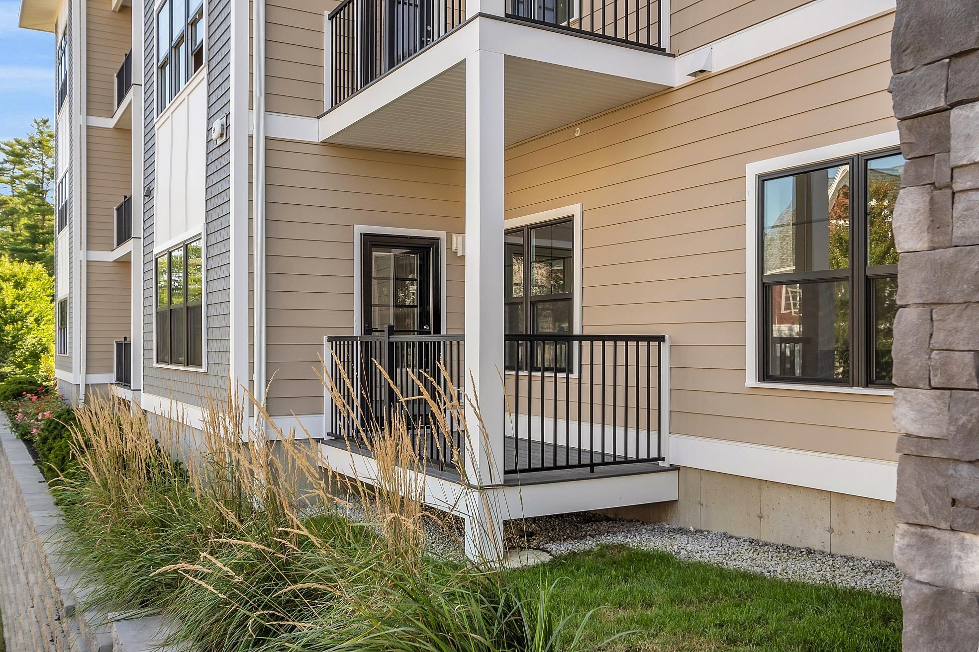 65 Pointe Place #106