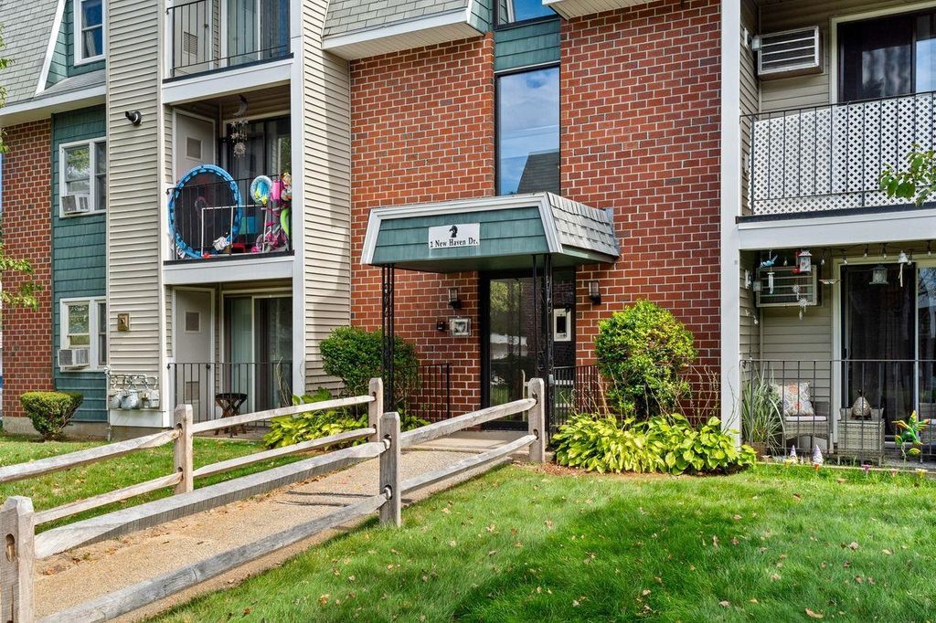 Photo of 2 New Haven Drive #E303, Nashua, NH 03063 (MLS # 5062374)