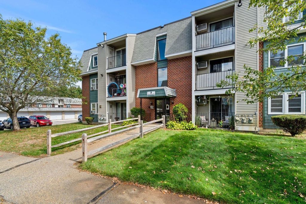 Photo of 2 New Haven Drive #E303, Nashua, NH 03063 (MLS # 5062374)