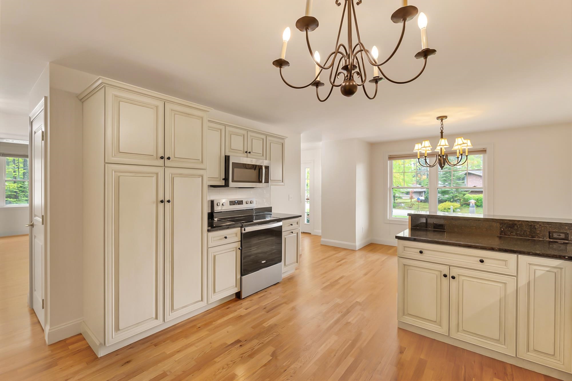 Amherst, New Hampshire 03031, United States, 3 Bedrooms Bedrooms, ,3 BathroomsBathrooms,Residential,Active,130795