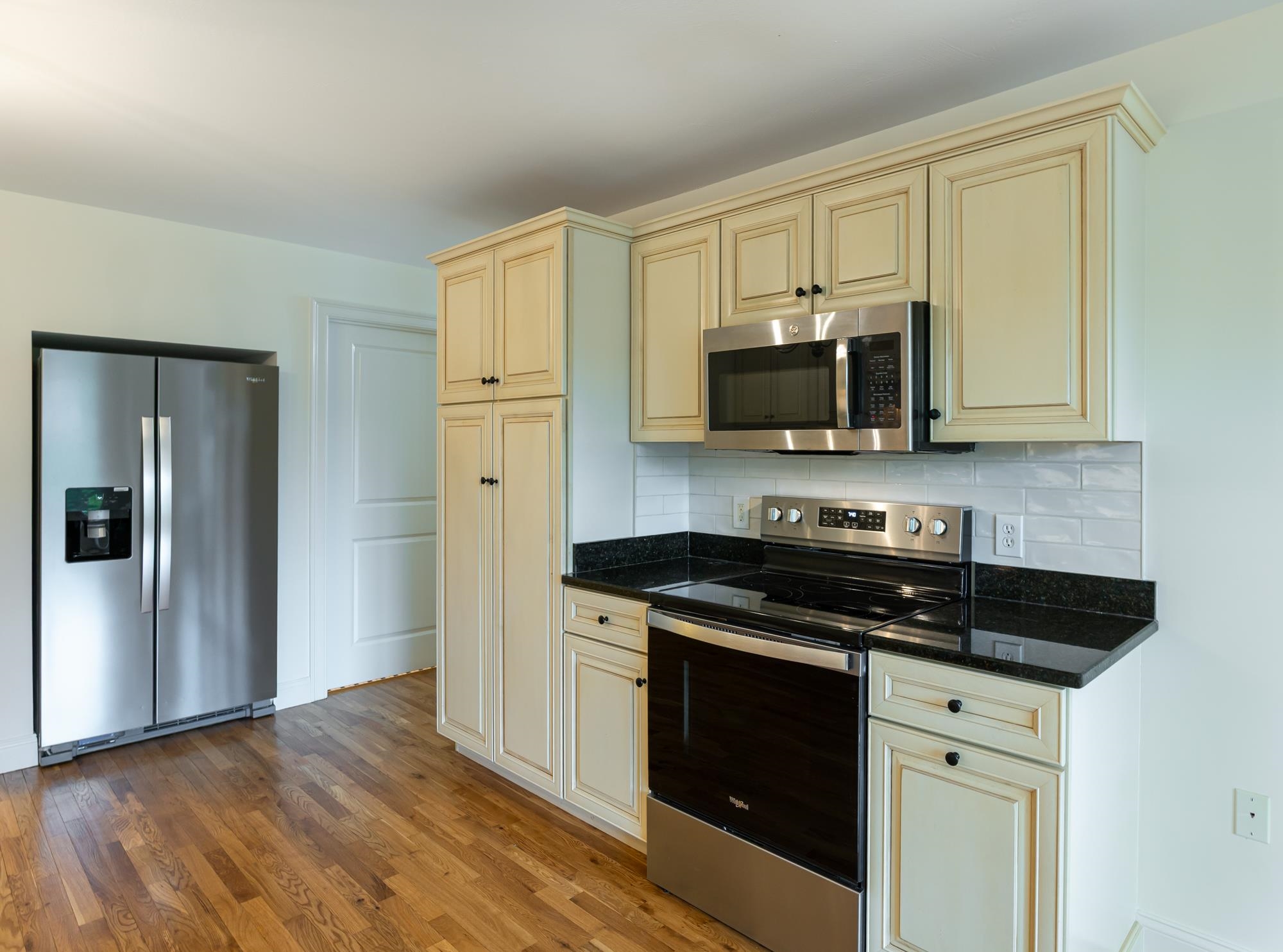 Amherst, New Hampshire 03031, United States, 3 Bedrooms Bedrooms, ,3 BathroomsBathrooms,Residential,Active,130795