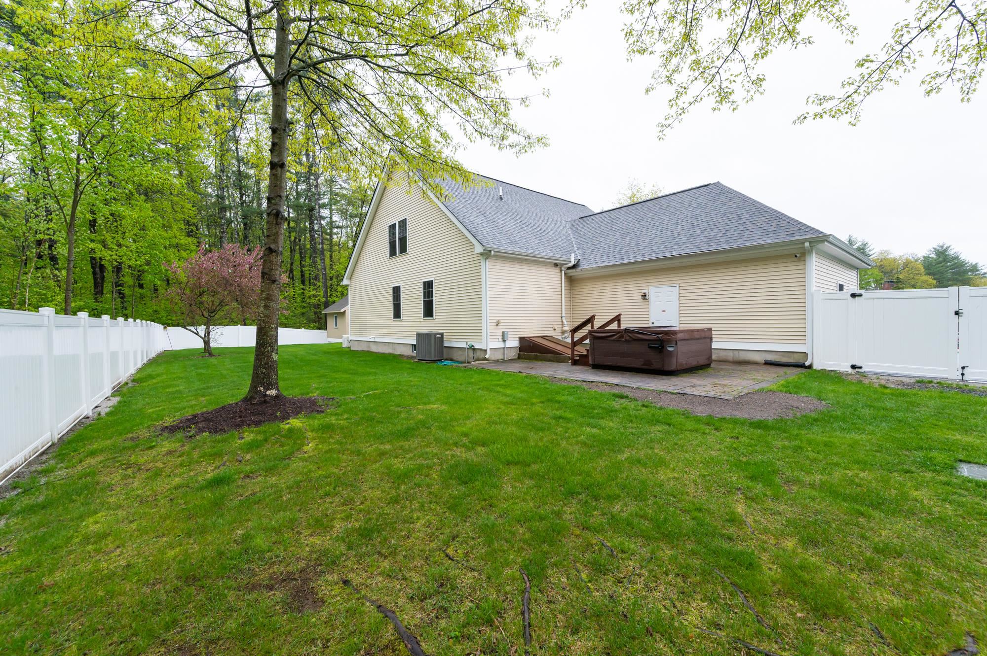 Amherst, New Hampshire 03031, United States, 3 Bedrooms Bedrooms, ,3 BathroomsBathrooms,Residential,Active,130795