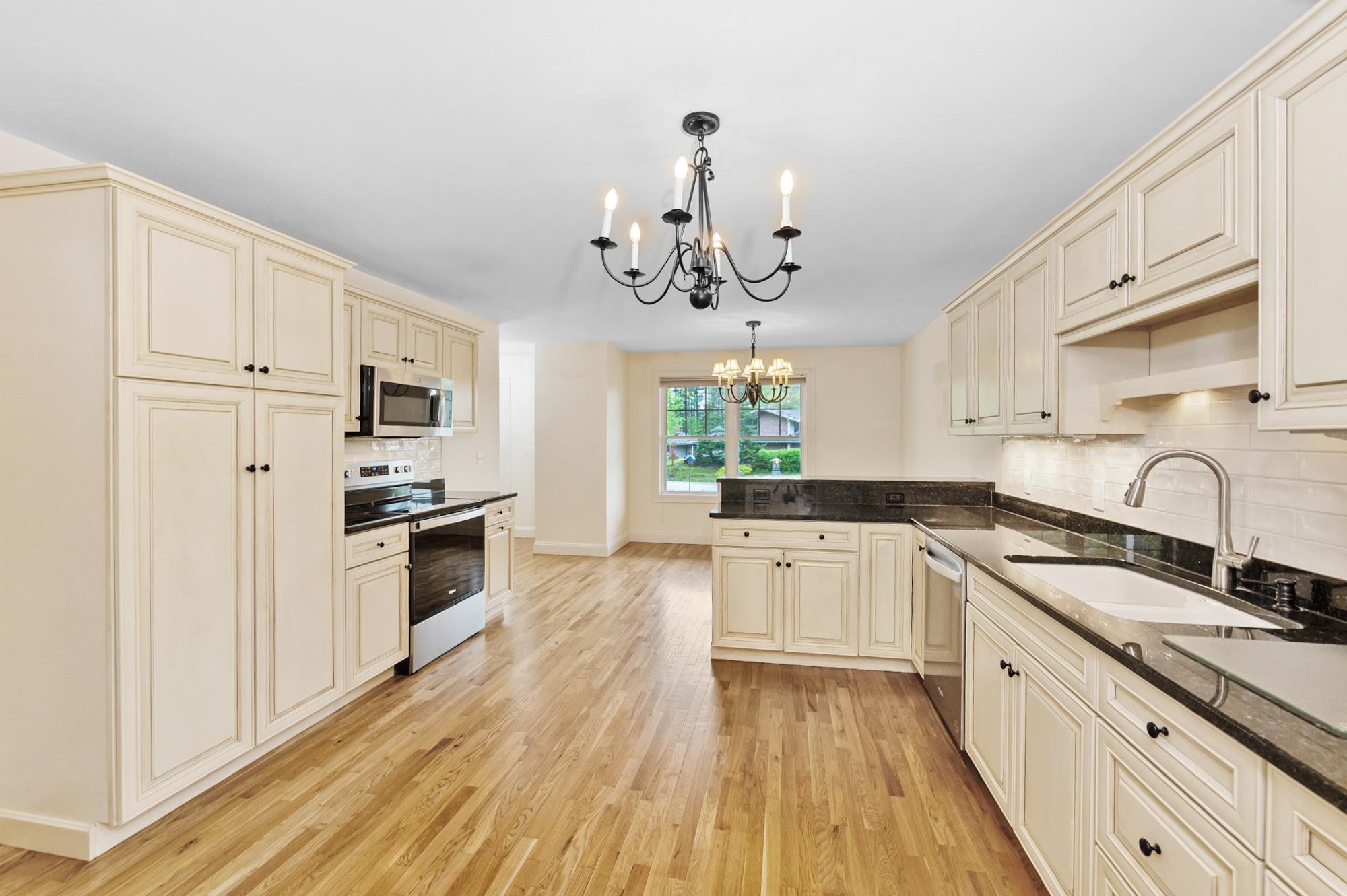 Amherst, New Hampshire 03031, United States, 3 Bedrooms Bedrooms, ,3 BathroomsBathrooms,Residential,Active,130795