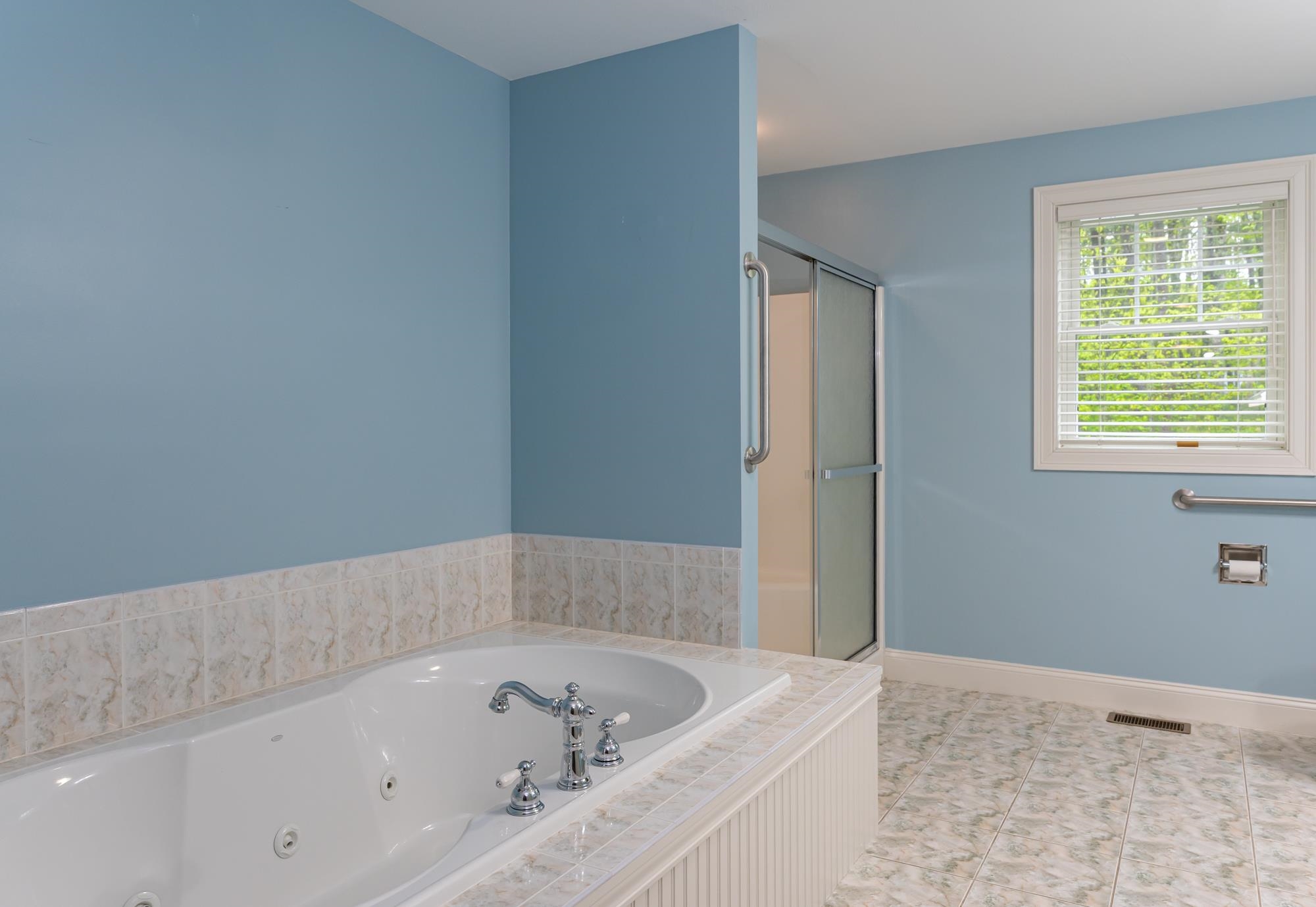 Amherst, New Hampshire 03031, United States, 3 Bedrooms Bedrooms, ,3 BathroomsBathrooms,Residential,Active,130795