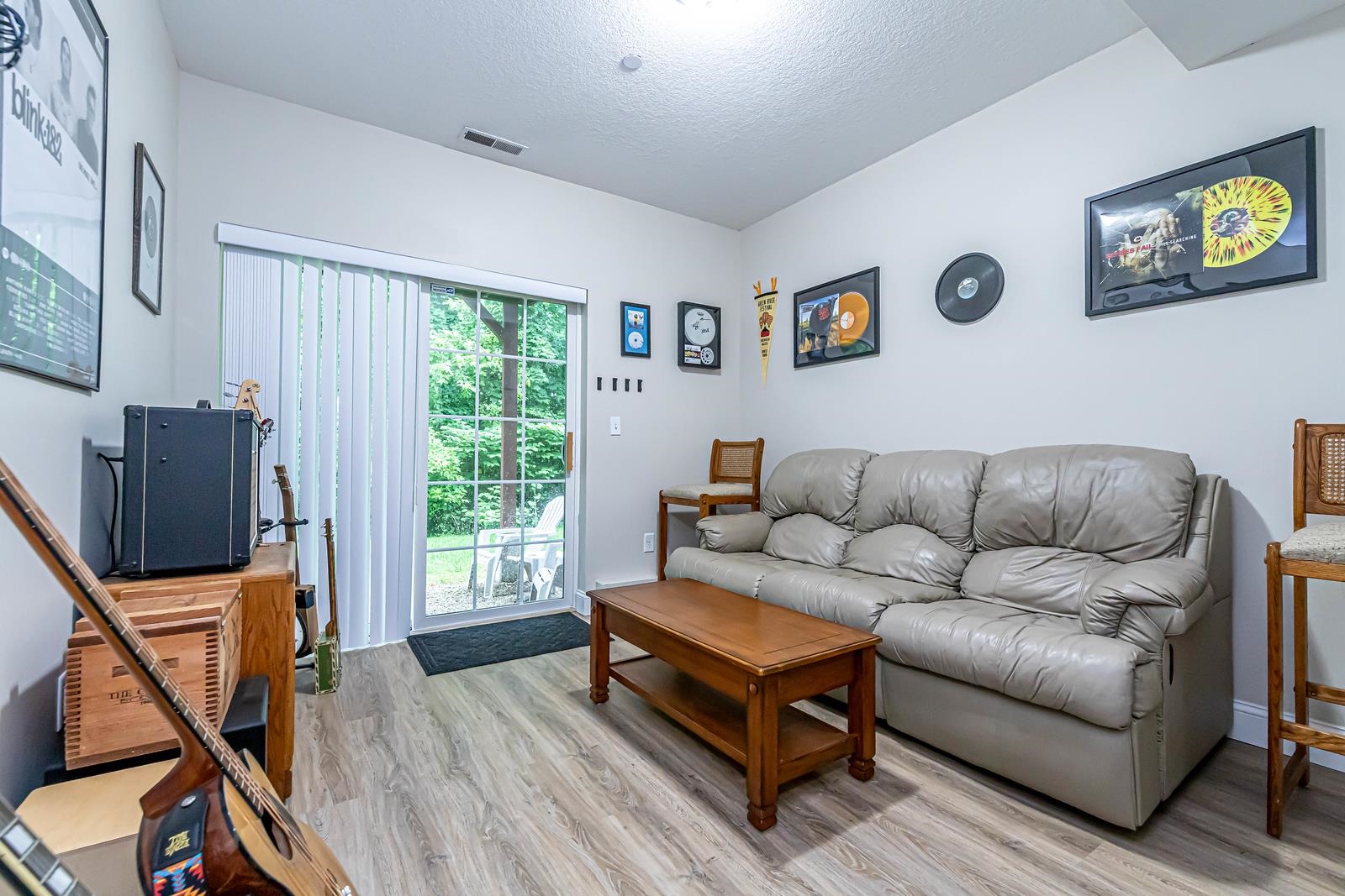 2 Larch Street 16