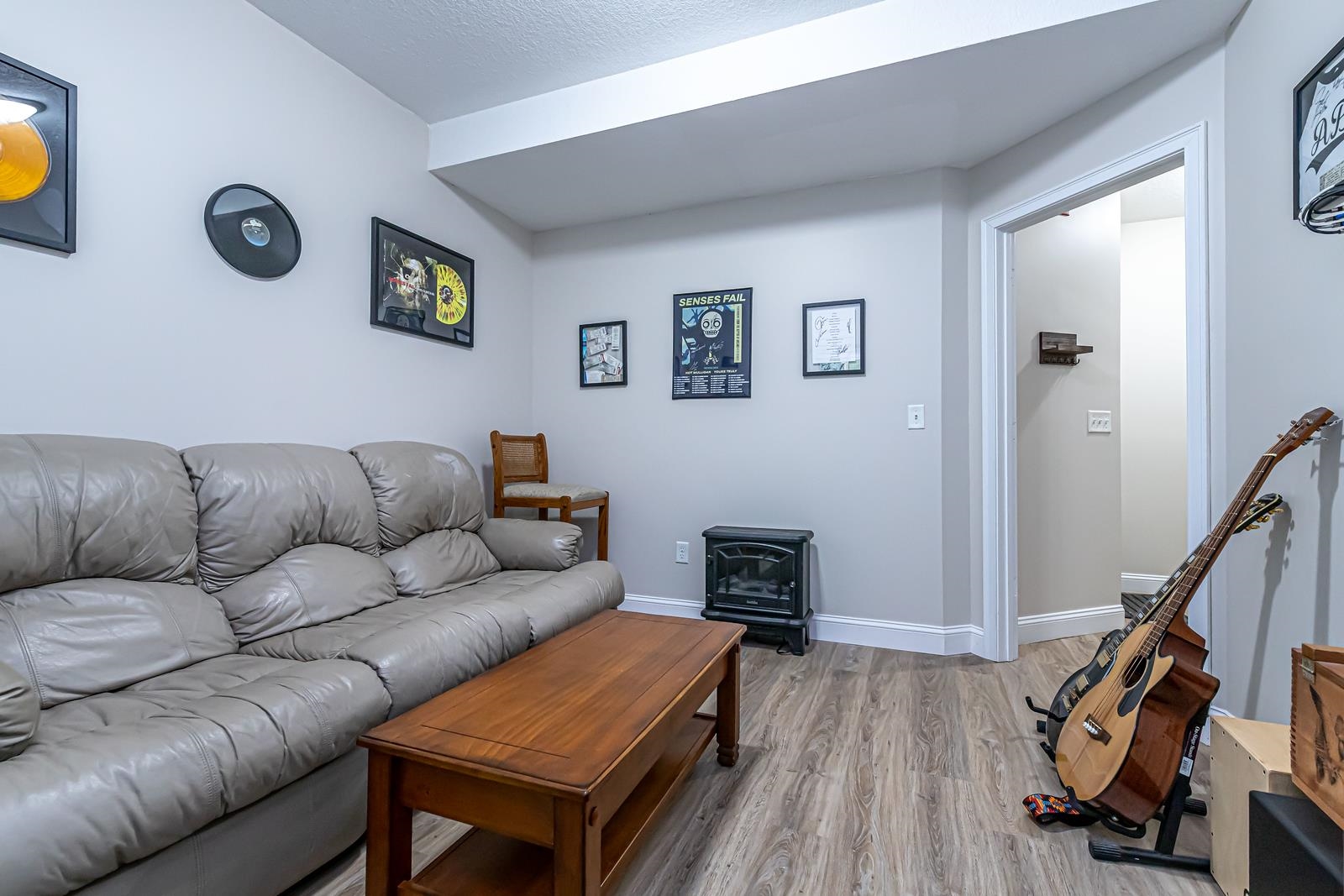 2 Larch Street 16
