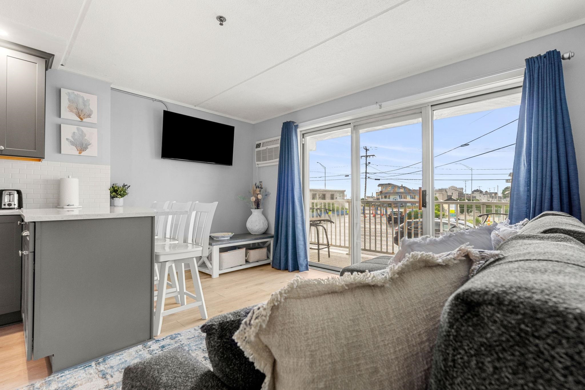 933 Ocean Boulevard 102