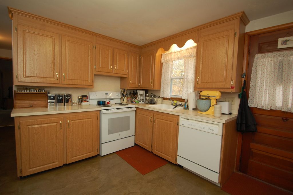 Photo of 6 Deerhead Street, Hooksett, NH 03106 (MLS # 5067574)