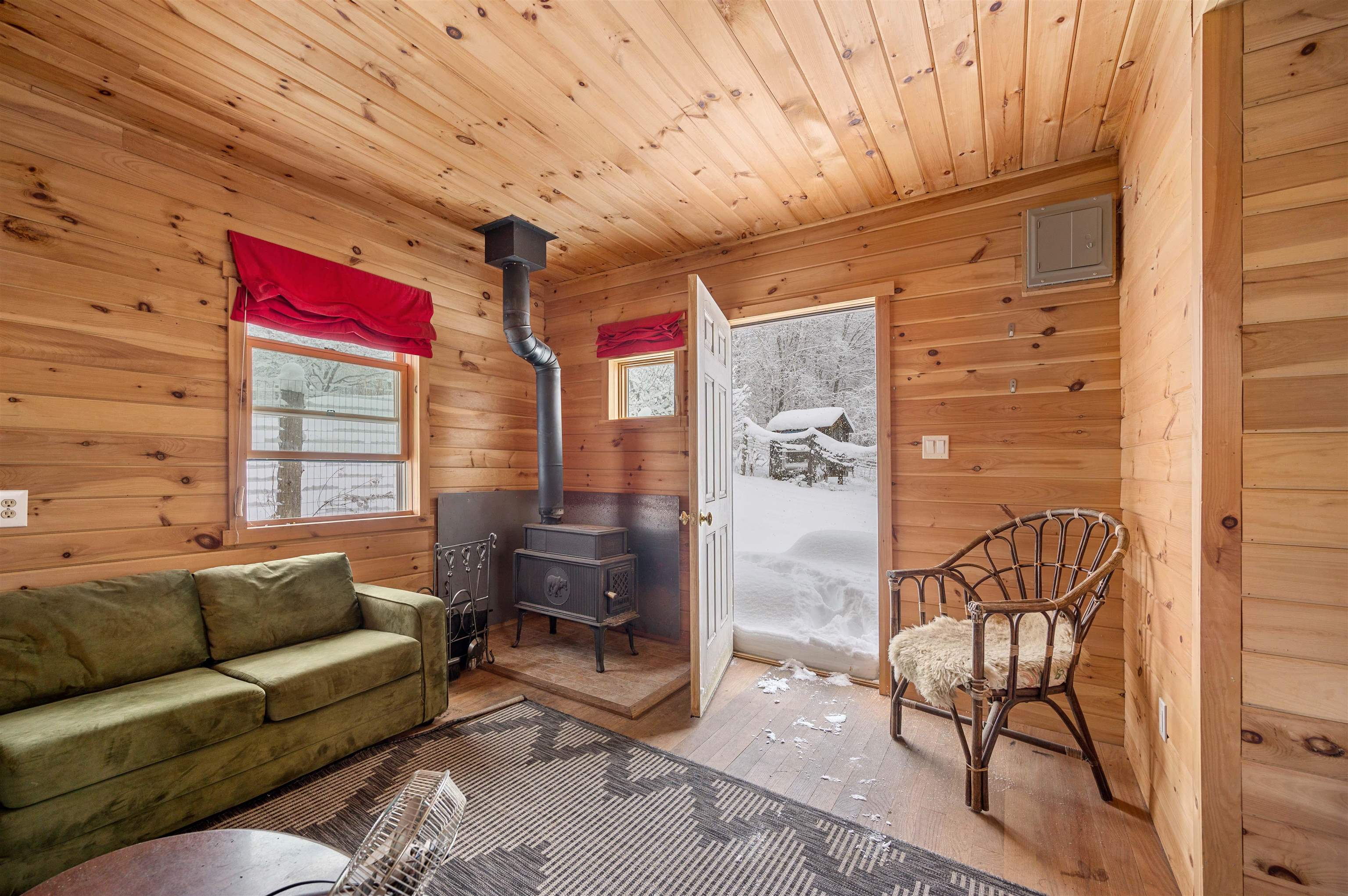 Hyde Park, Vermont 05655, United States, 4 Bedrooms Bedrooms, ,1 BathroomBathrooms,Residential,Pending,8005